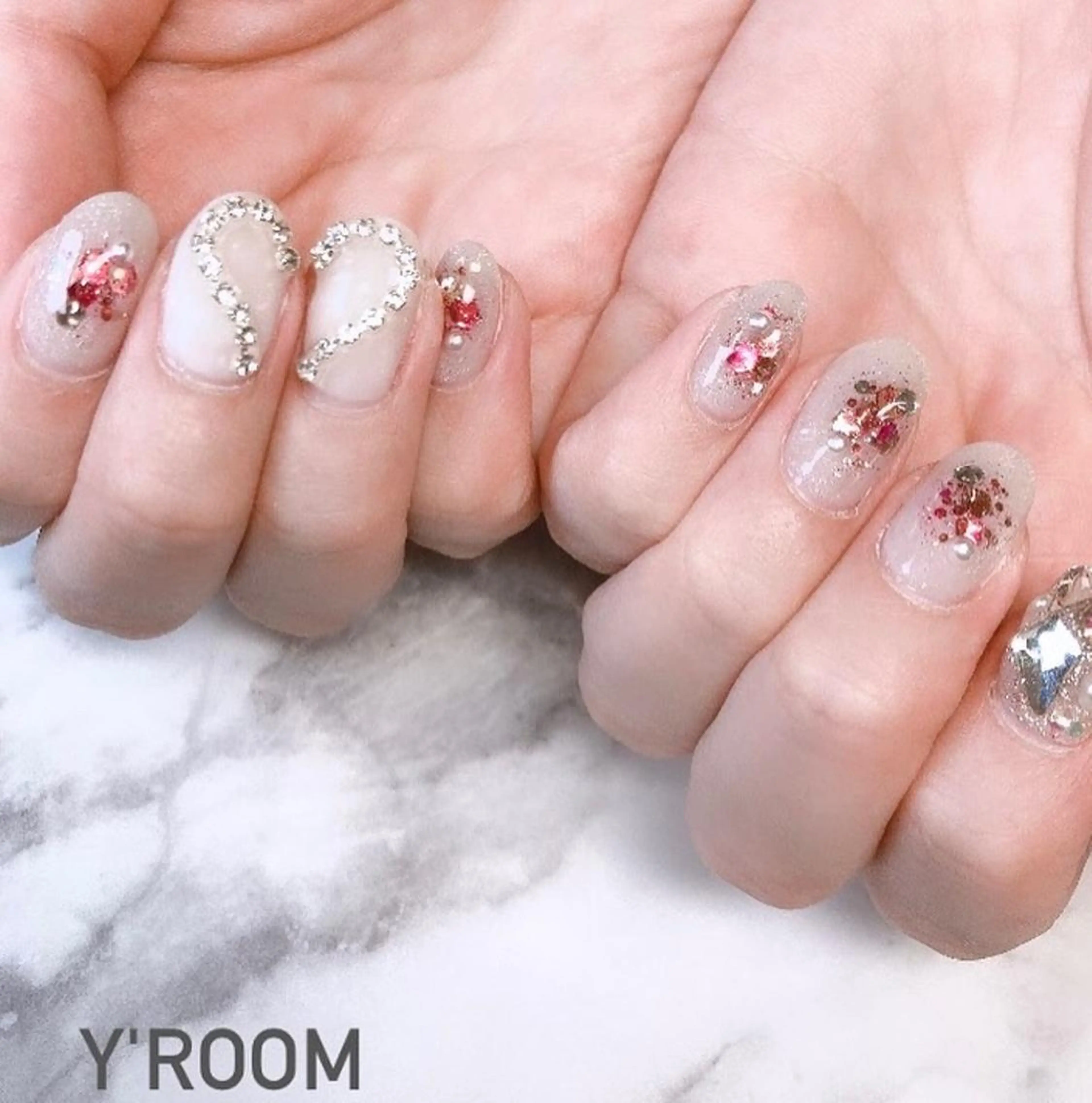 ネイル オーロラネイル フラッシュネイル フットネイル ジェルネイル 氷ネイル・うるうるネイル ハンドネイル YUKA （ネイリスト）のネイルデザイン