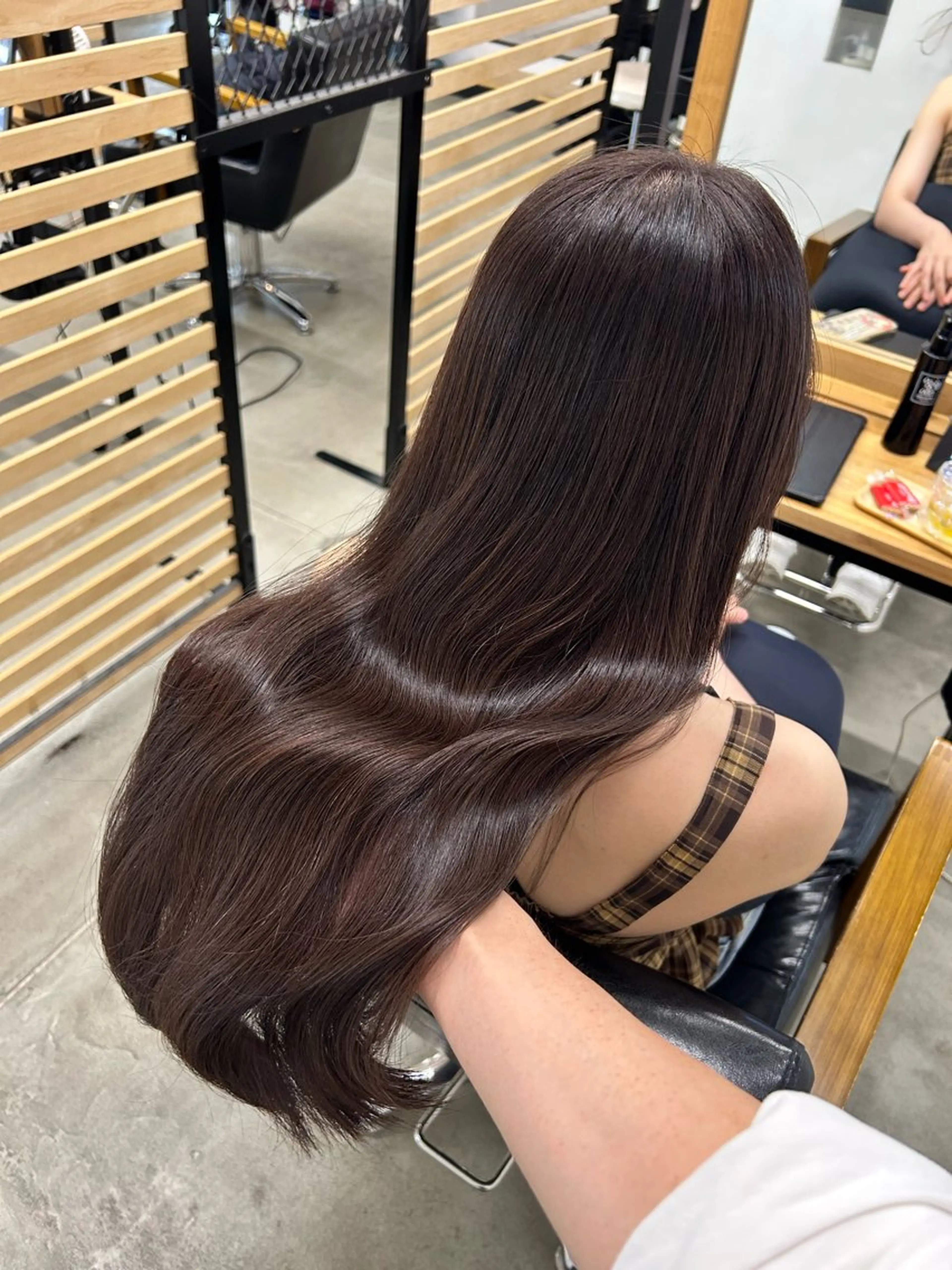 セミロング 1回で綺麗になる 髪質改善 小山光のヘアスタイル