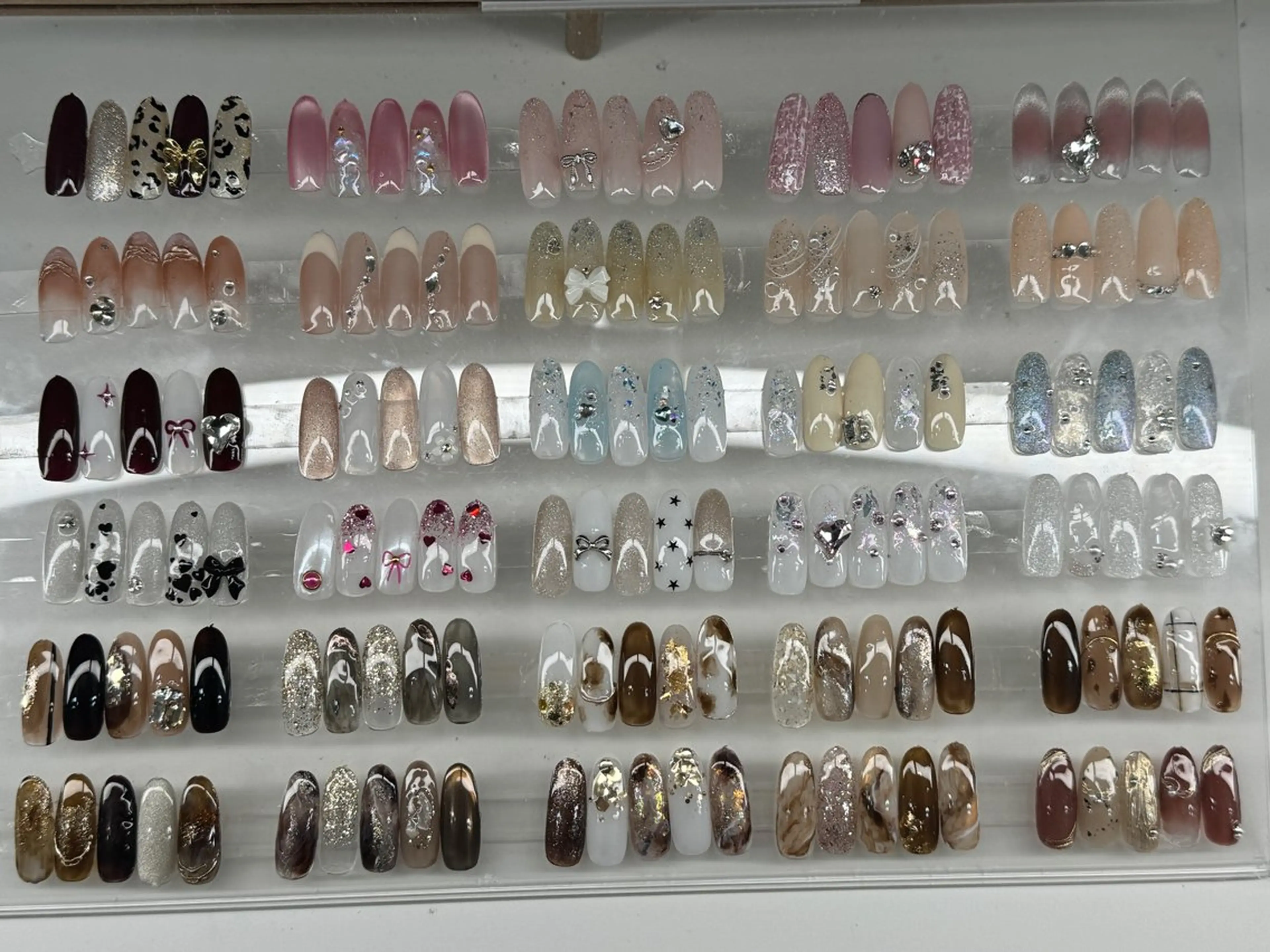 ネイル オーロラネイル チークネイル 長さ出し フットネイル フレンチネイル Nail&Eyela sh Nanaのネイルデザイン