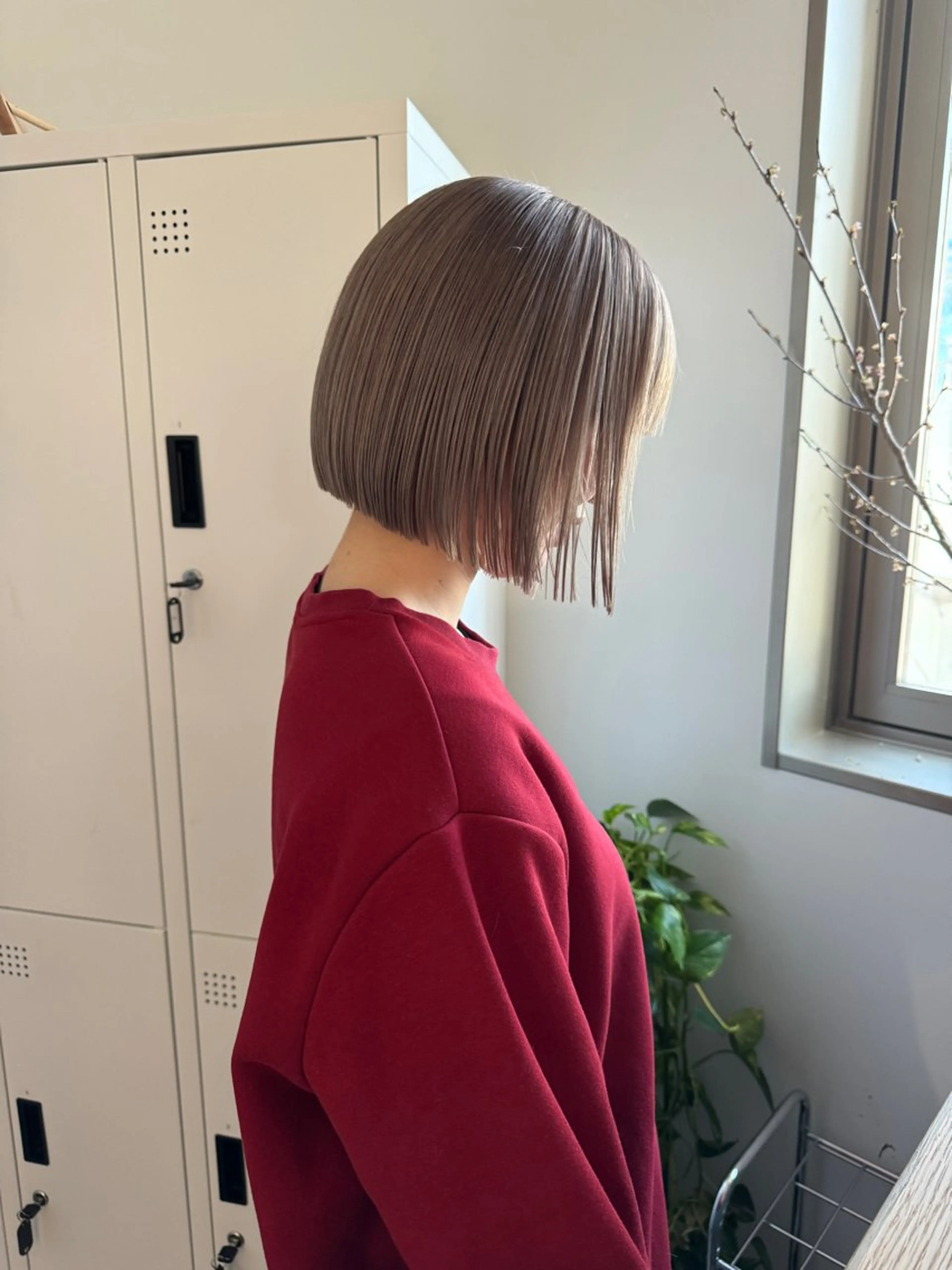 ショート カラー 切りっぱなしボブ レイヤー/縮毛矯正のヘアスタイル