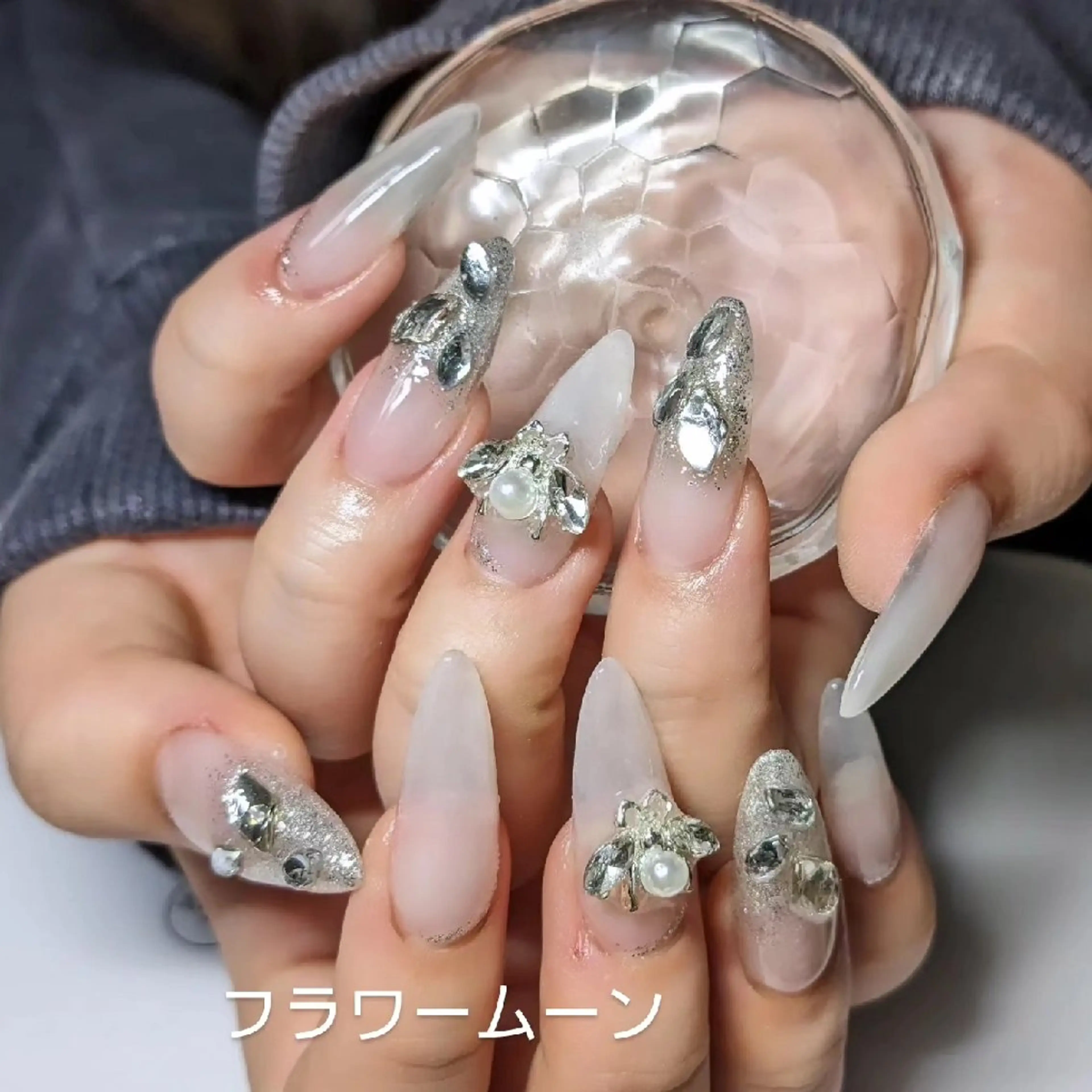 ネイル グラデーション ワンホンネイル ハンドネイル ハンドケア フラワー ムーンのネイルデザイン