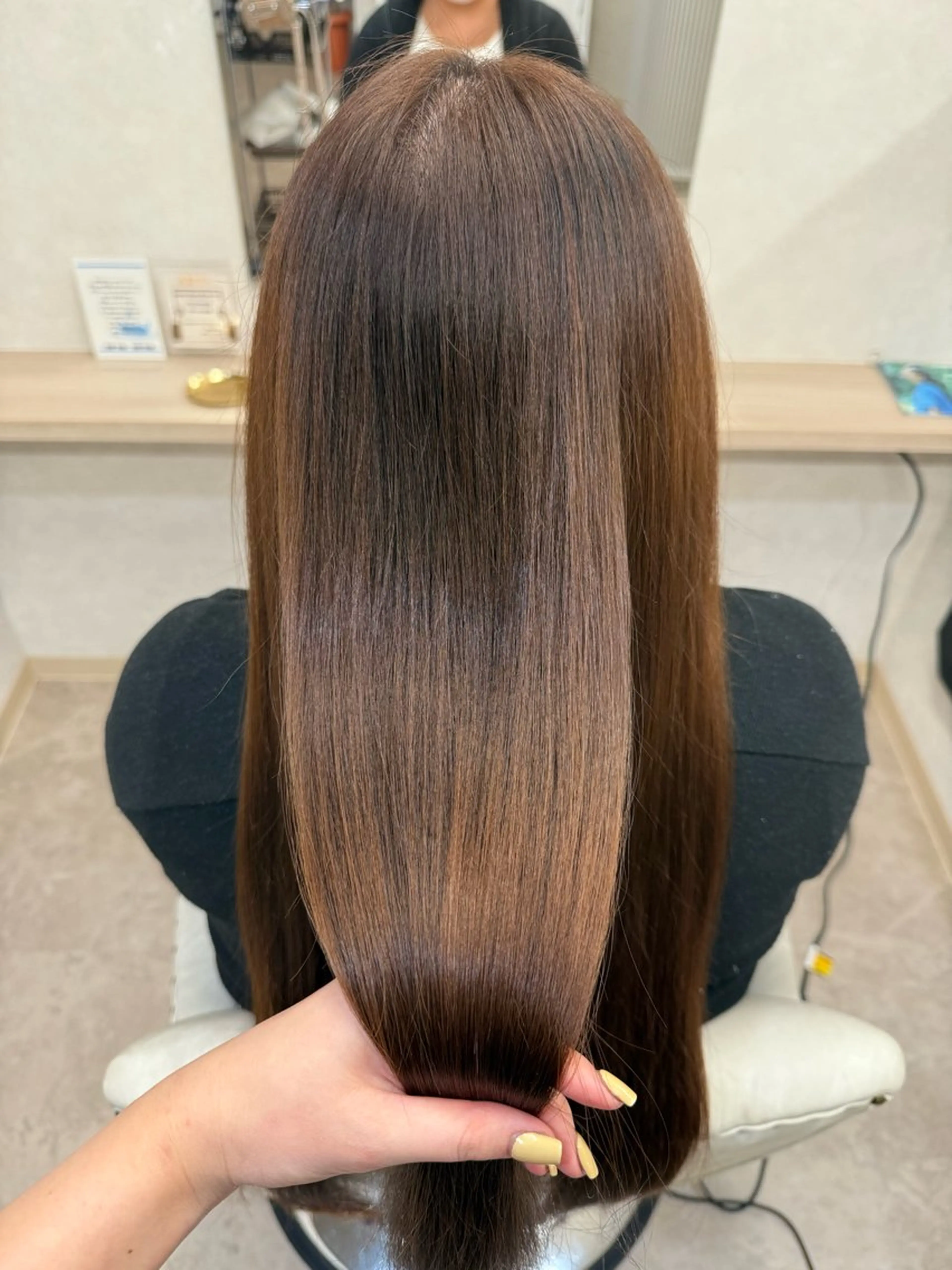 ロング 炭屋 波音のヘアスタイル