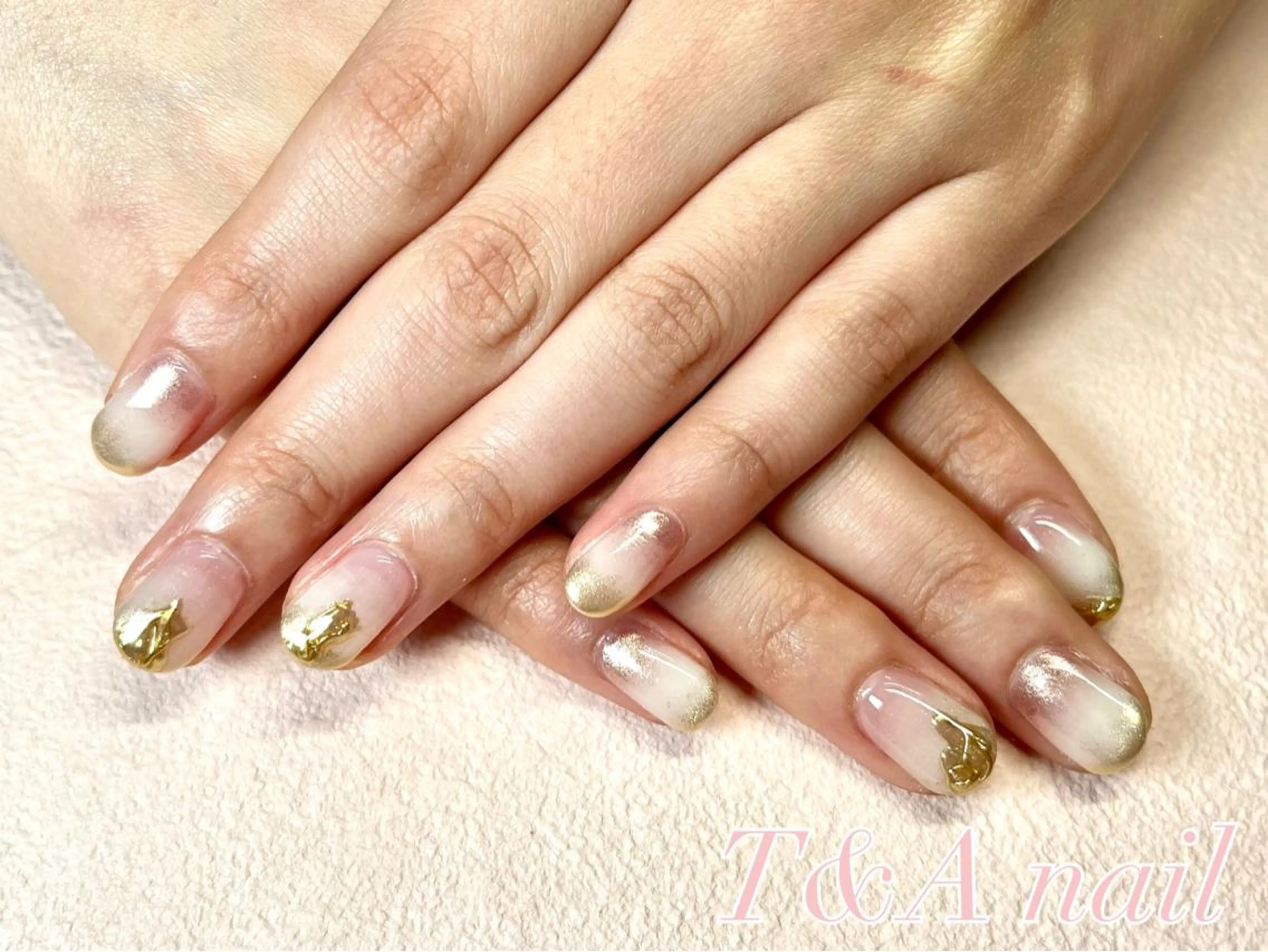 ショート ネイル 長さ出し ジェルネイル ゴールド ミラーネイル ニュアンスネイル ハンドネイル T&A nailのネイルデザイン
