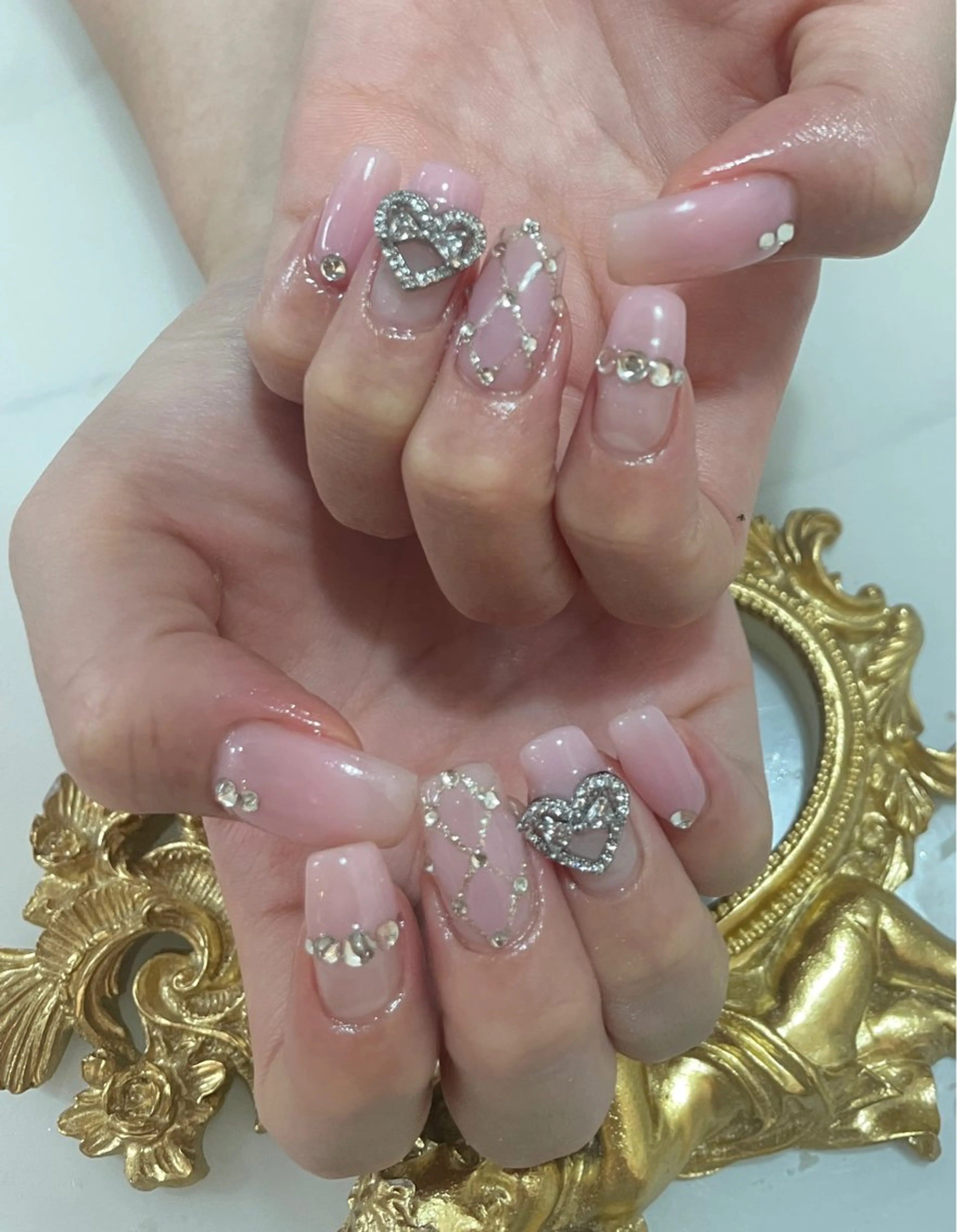 ネイル ハンドネイル AngelChris ビューティーサロンのネイルデザイン