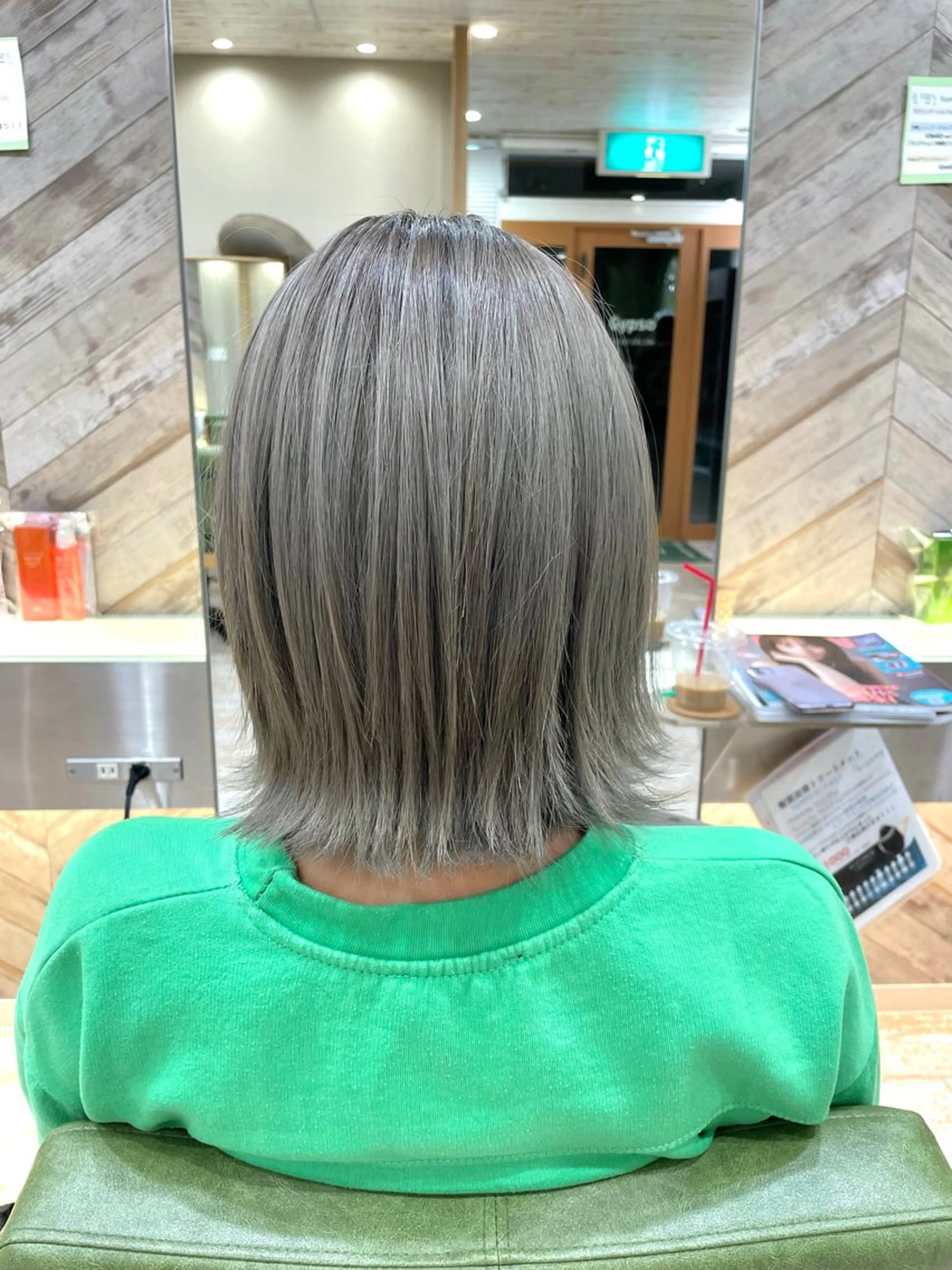 ミディアム カラー カット ヘアカラー トリートメント 佐々木 美帆のヘアスタイル