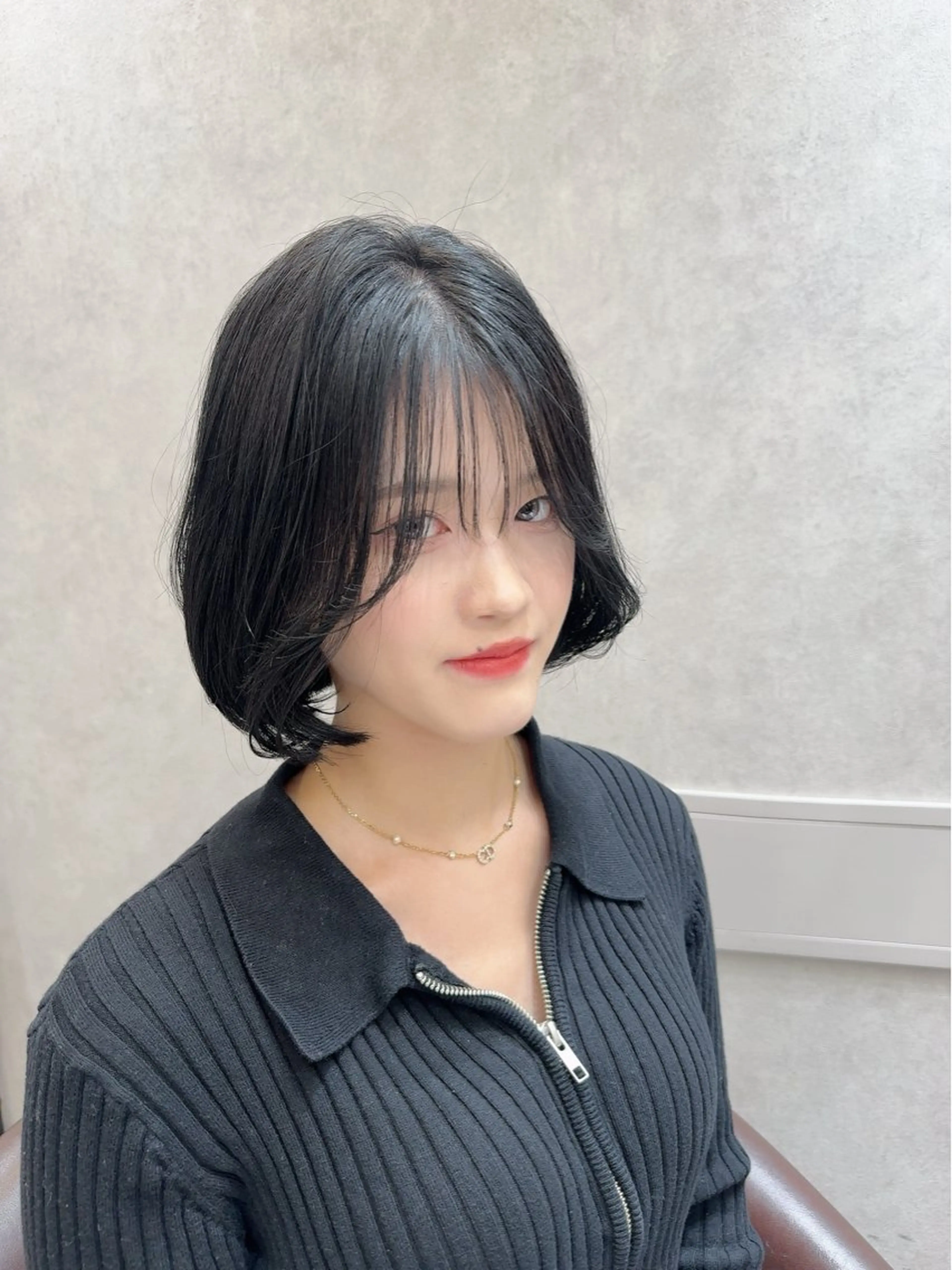 ミディアム karin ボブハイトーンのヘアスタイル