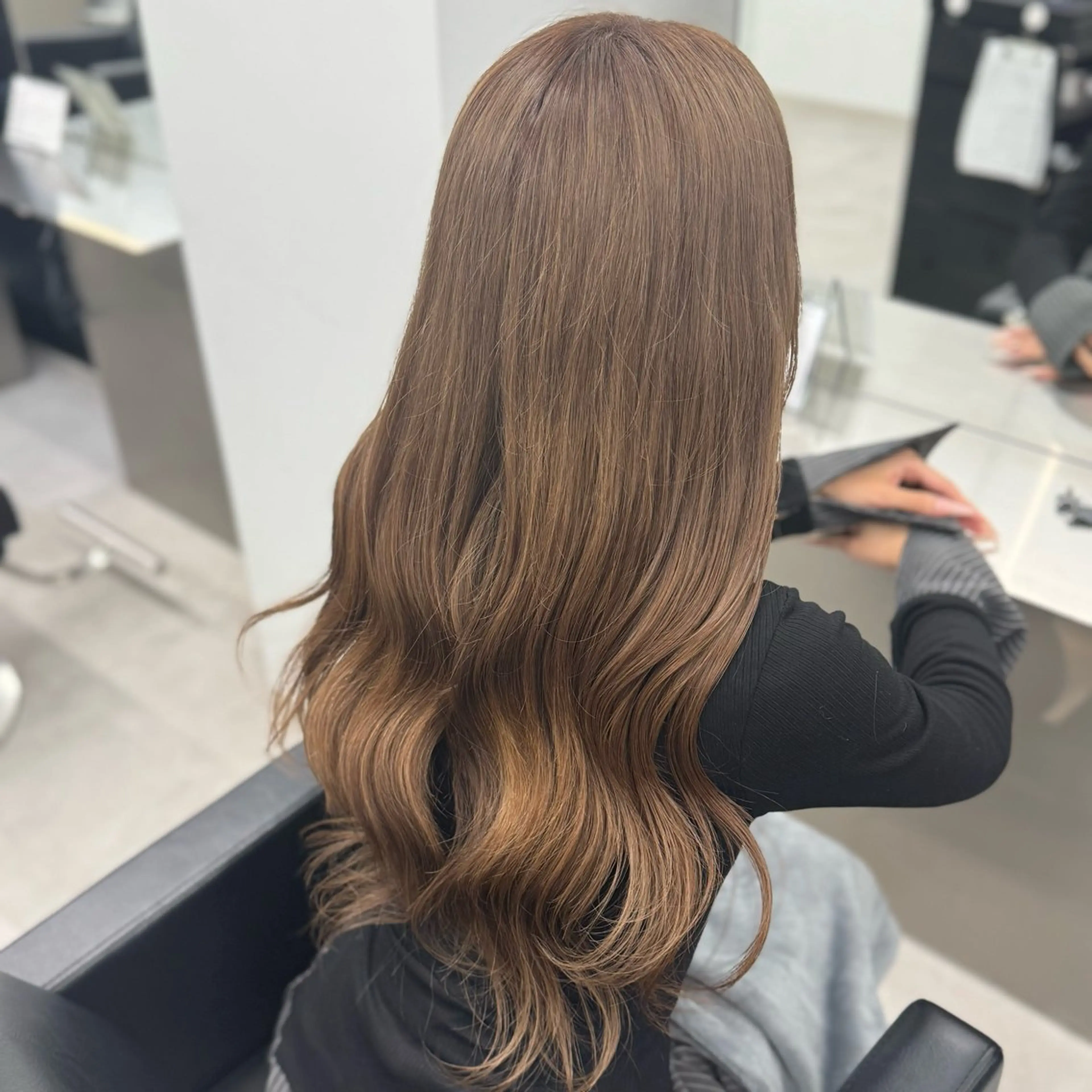 ロング カラー ブリーチ ブラウンカラー カット ヘアカラー ベージュ/エクステ /職人/KENTAのヘアスタイル