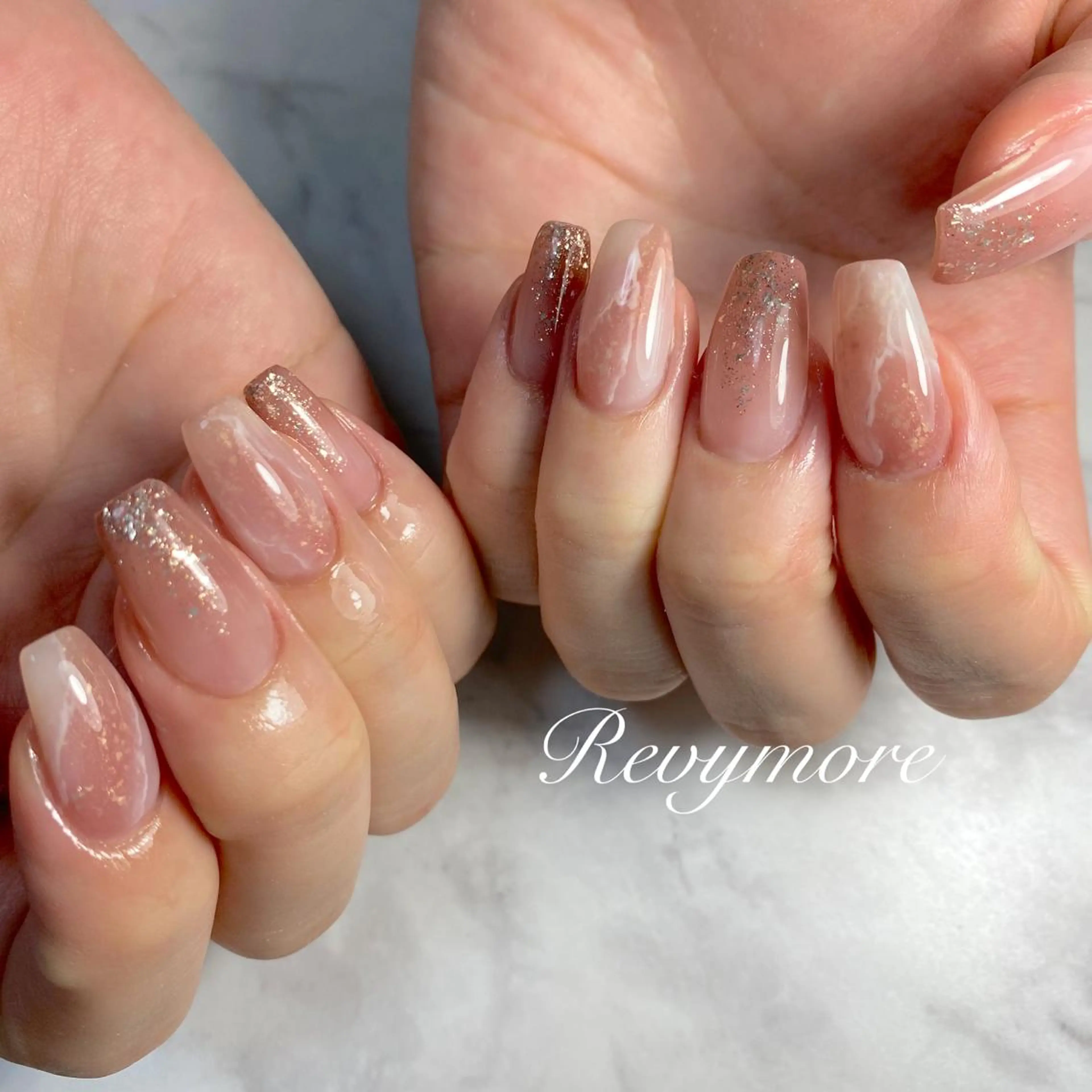 ミディアム ネイル 韓国風ヘア ジェルネイル キラキラネイル 韓国ネイル 大理石ネイル(マーブル) nail salon Revymoreのネイルデザイン