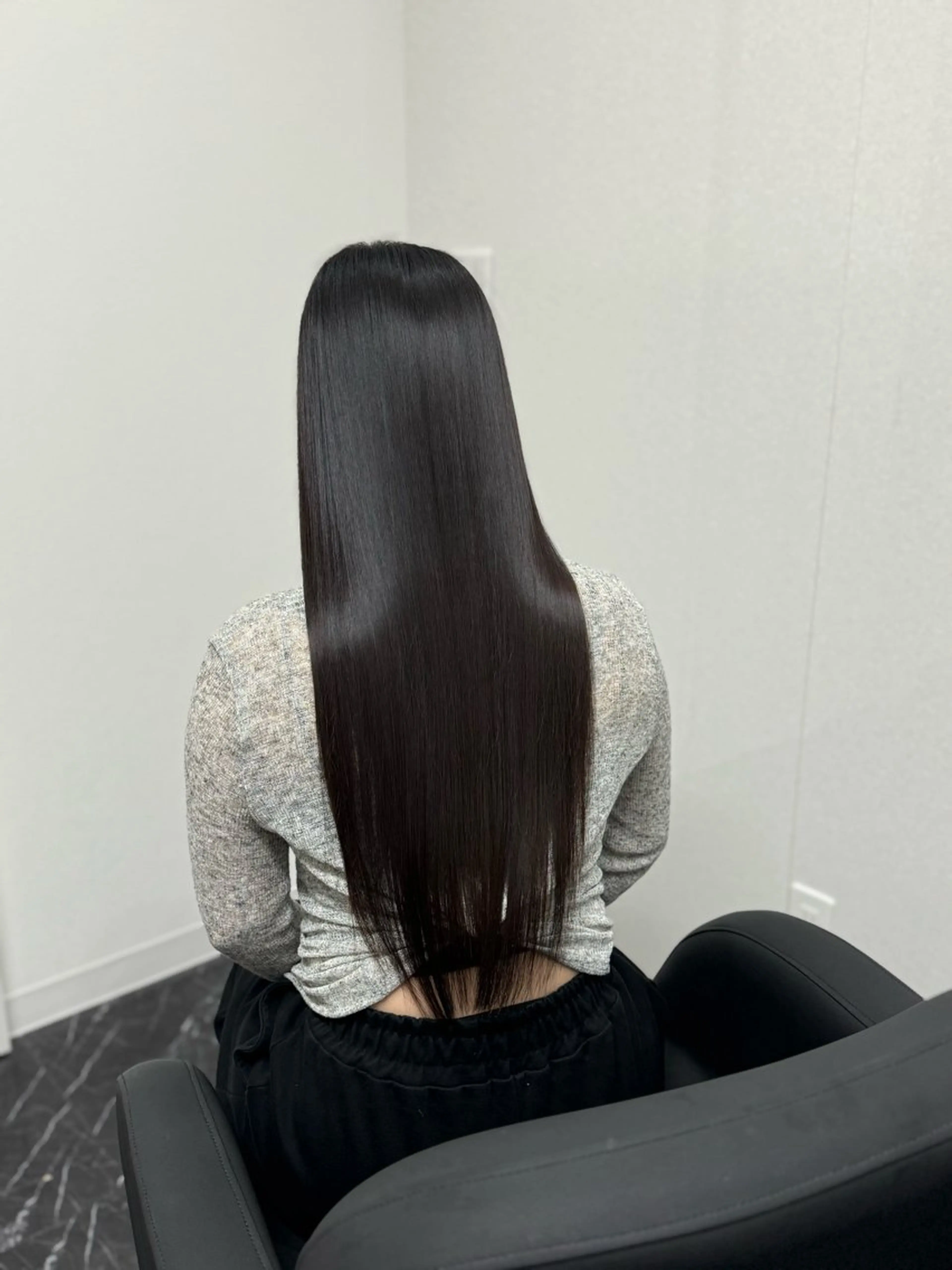 ロング カラー パーマ ヘアアレンジ メンズ キッズ メンズ韓国風 黒髪 ブルーカラー ブルーブラック ブラウンカラー 髪質改善Ⅰ透明感 艶カラーⅠたつやのヘアスタイル