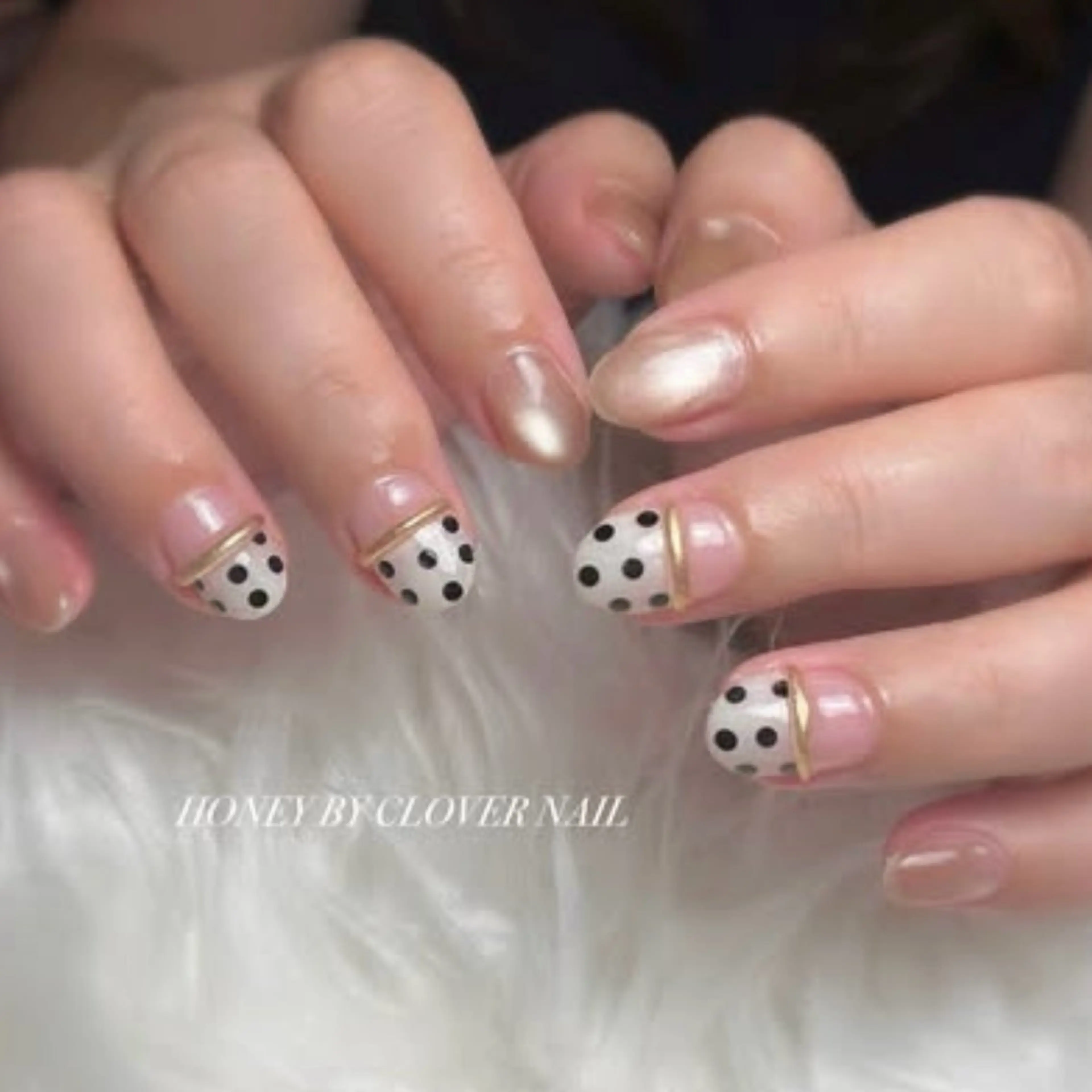 ネイル ドット ハンドネイル フットネイル HONEY BY CLOVERNAILのネイルデザイン