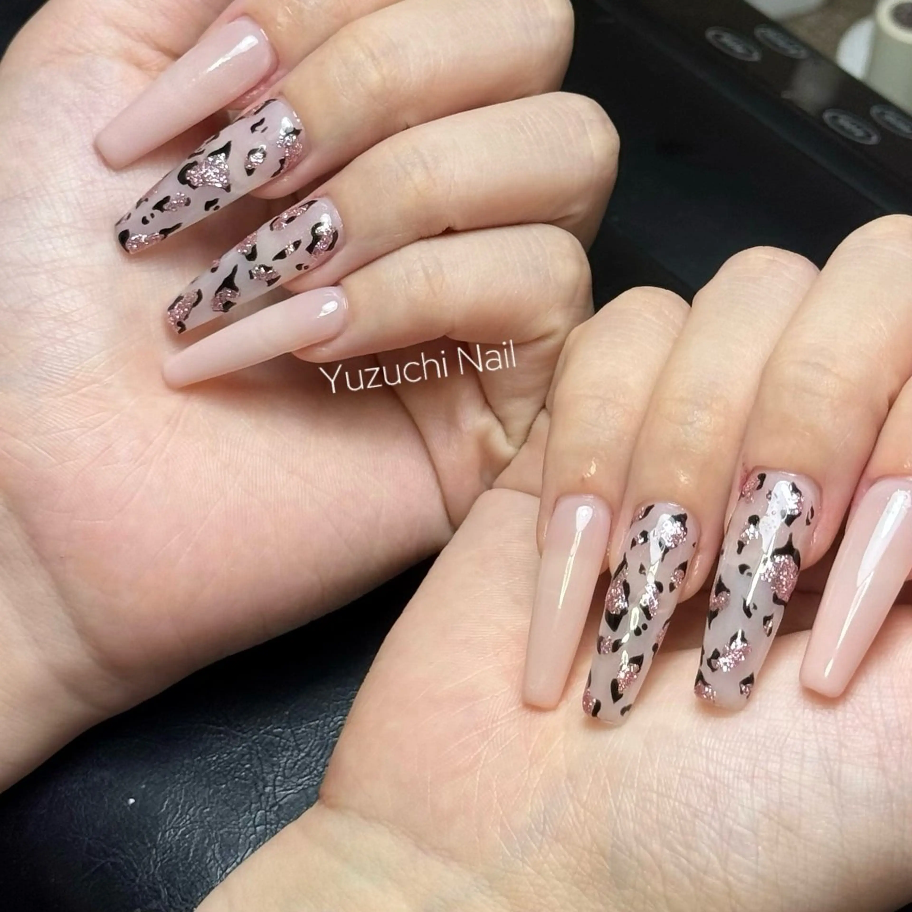 ネイル チークネイル ドット キラキラネイル 韓国ネイル レース ハンドネイル ハンドケア Yuzuchi Nailのネイルデザイン