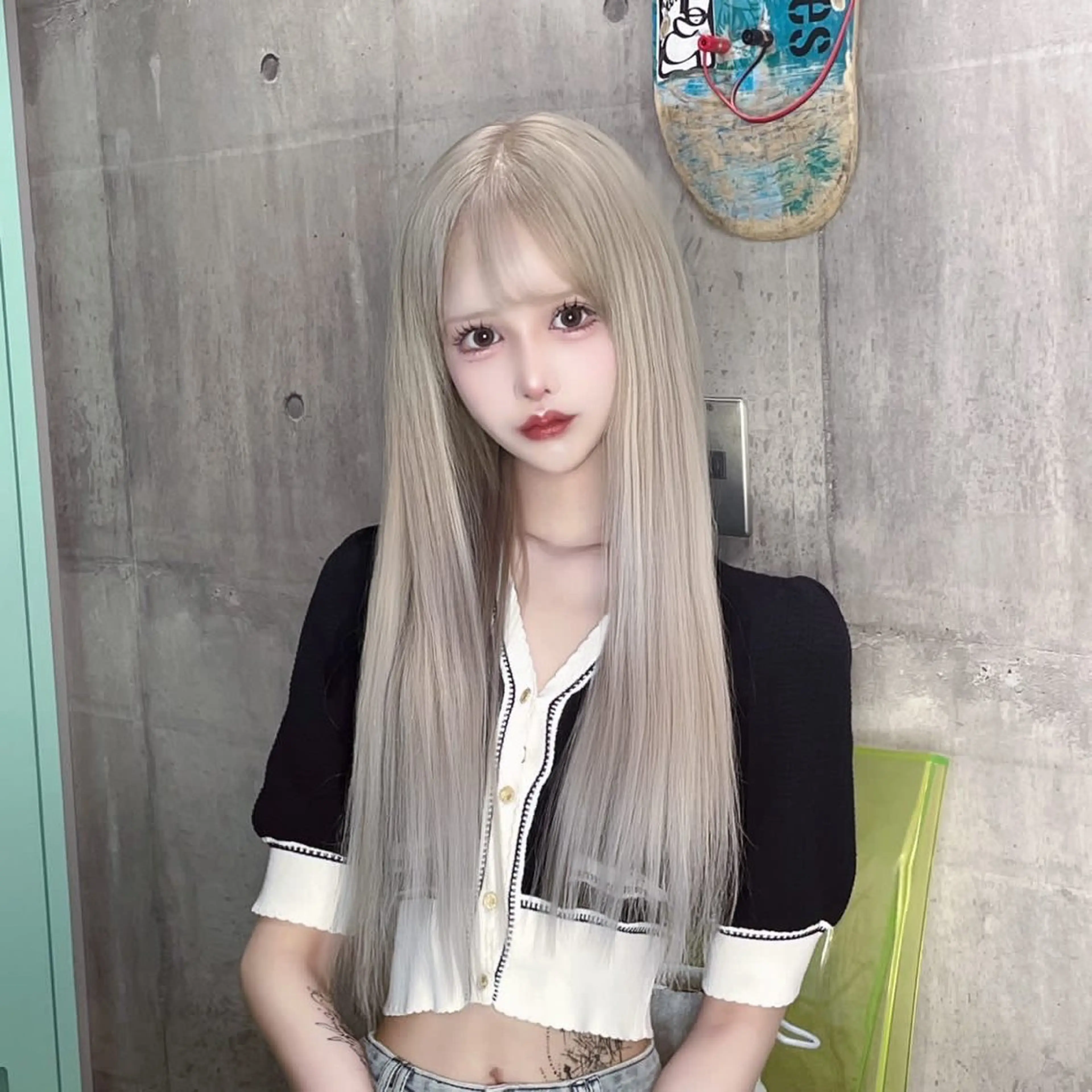 ロング カラー シールエクステ ベージュカラー シルバー シルバーベージュ エクステ ホワイト&レイヤーカ ットエクステ長畠俊輔のヘアスタイル