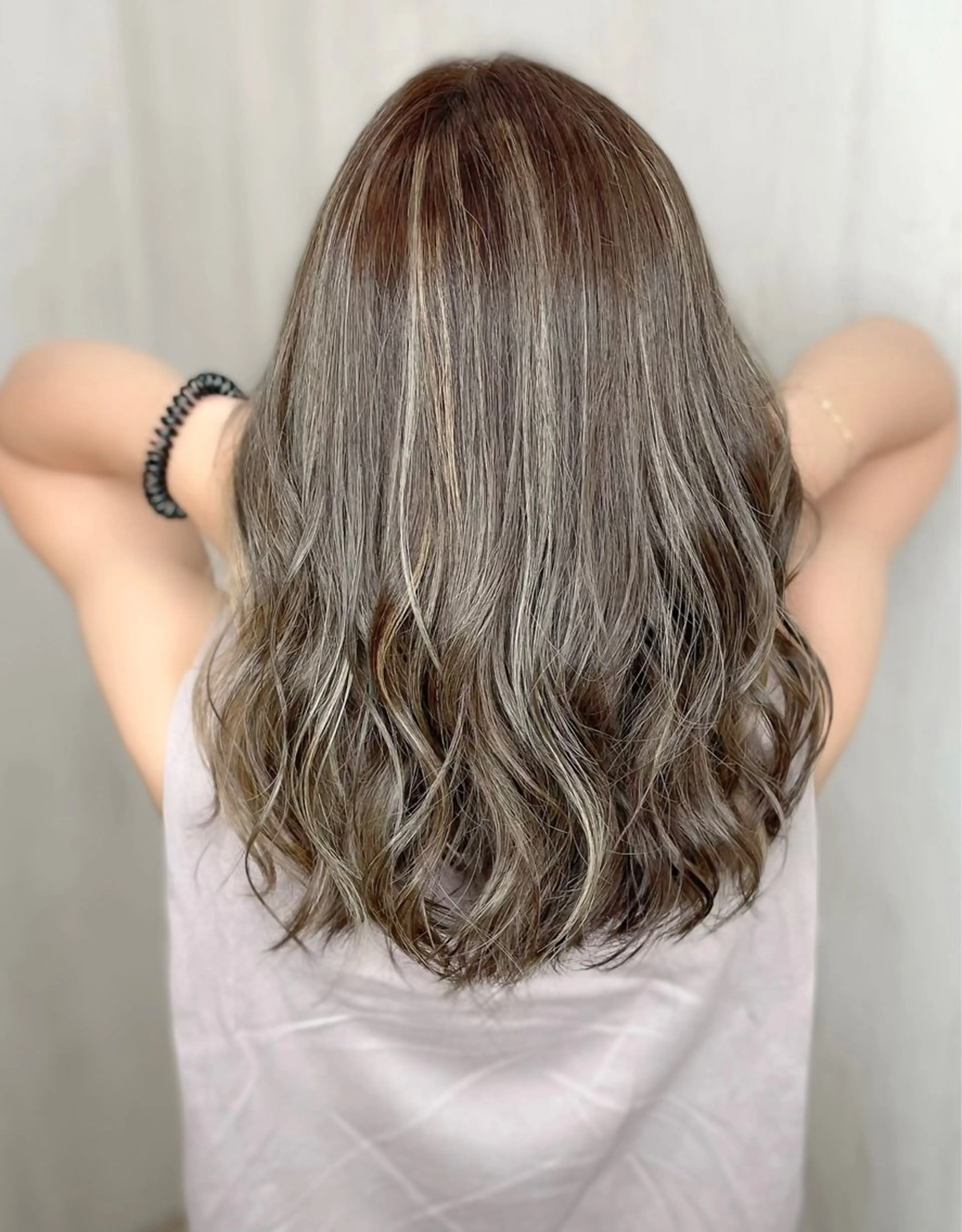 セミロング カラー 透明感カラー ハイライトカラー ハイライト 【髪質改善】 KOUKIのヘアスタイル