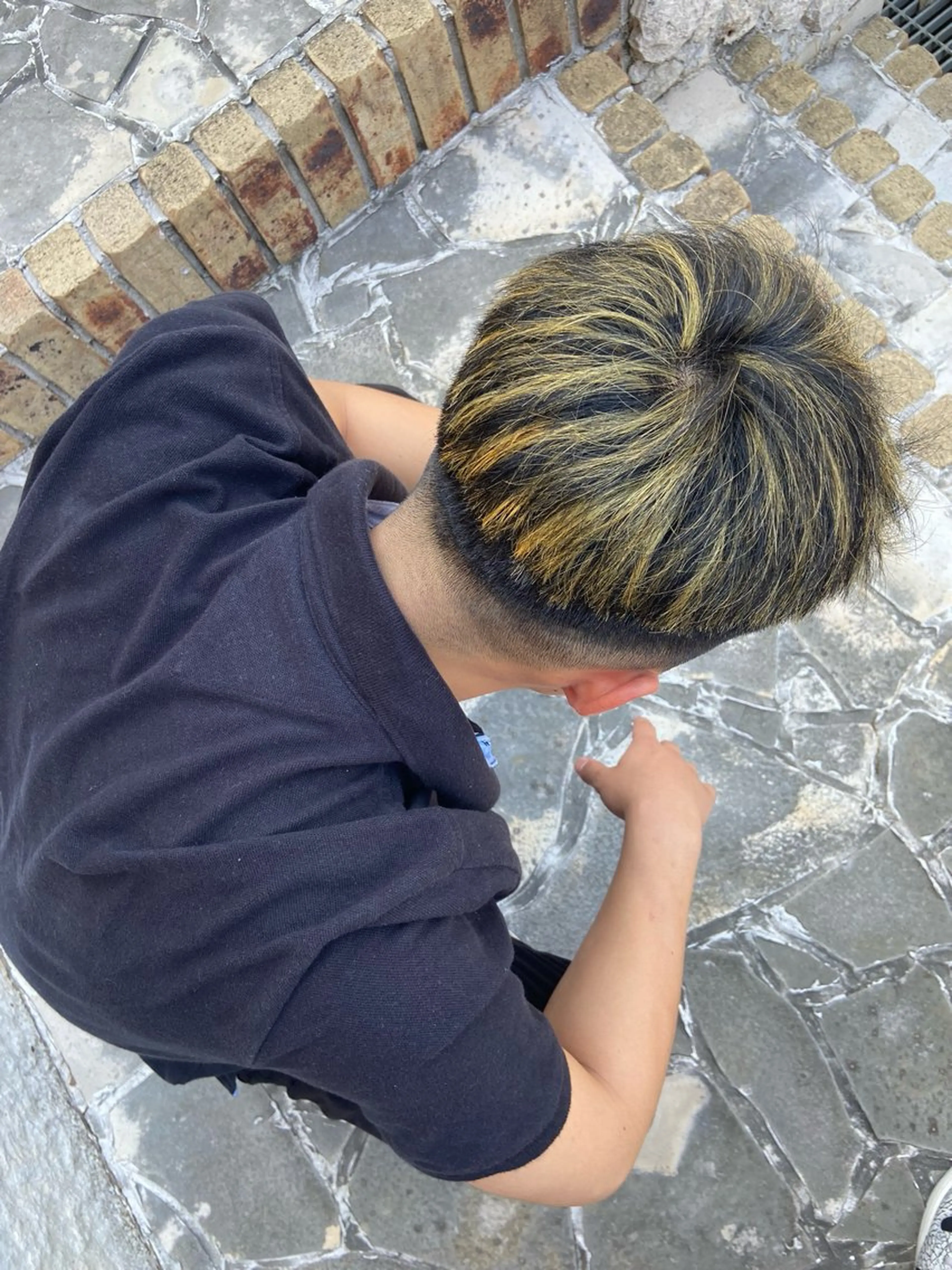 カラー メンズ メンズブリーチ メンズメッシュ ブリーチ メッシュ 王 春文のヘアスタイル