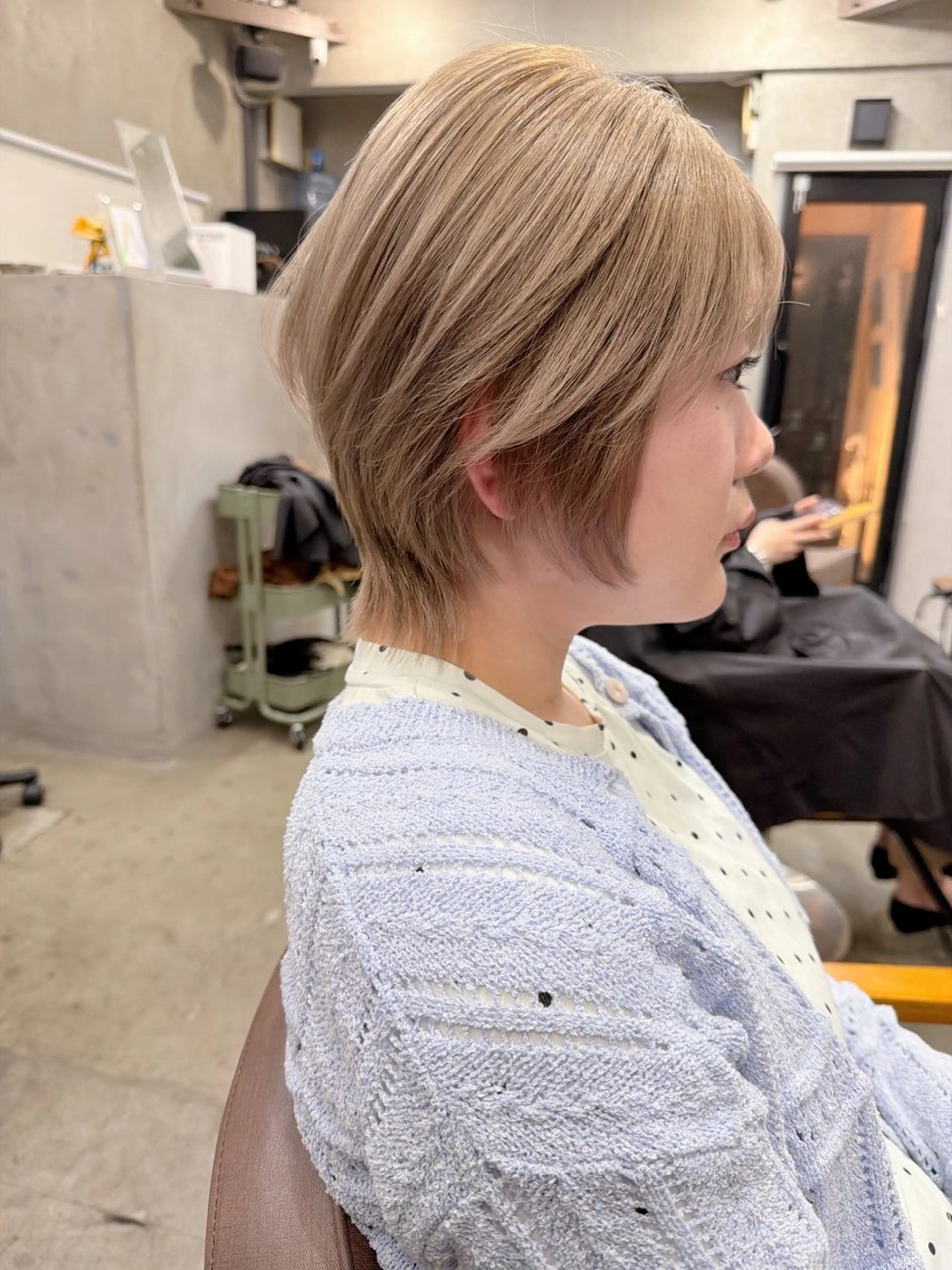 ショート カラー ベージュカラー ミルクティーベージュ ショートヘア ウルフカット カット ヘアカラー トリートメント AiM 大名　似合わせカットのヘアスタイル