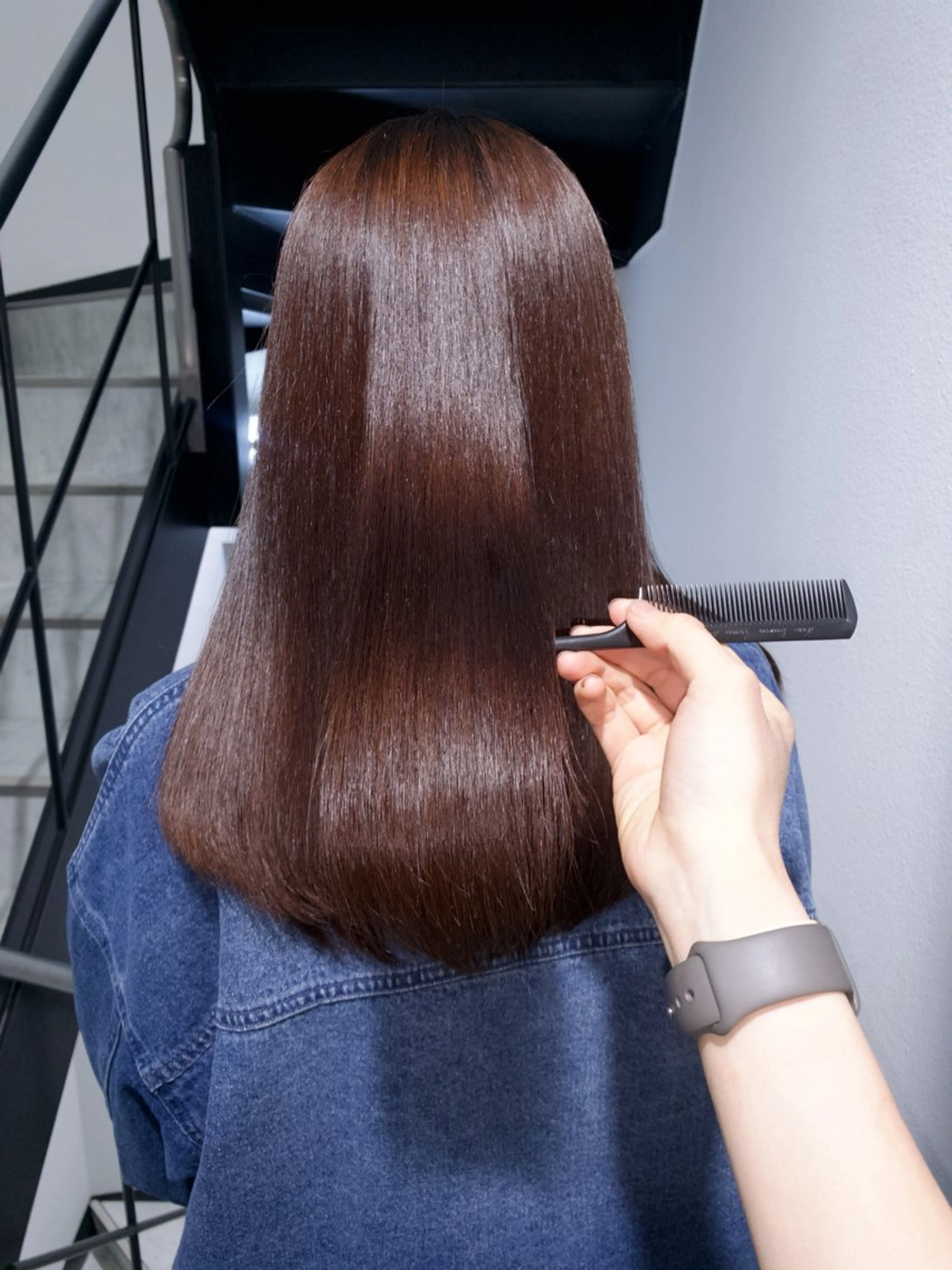 セミロング カラー yiye shioriのヘアスタイル
