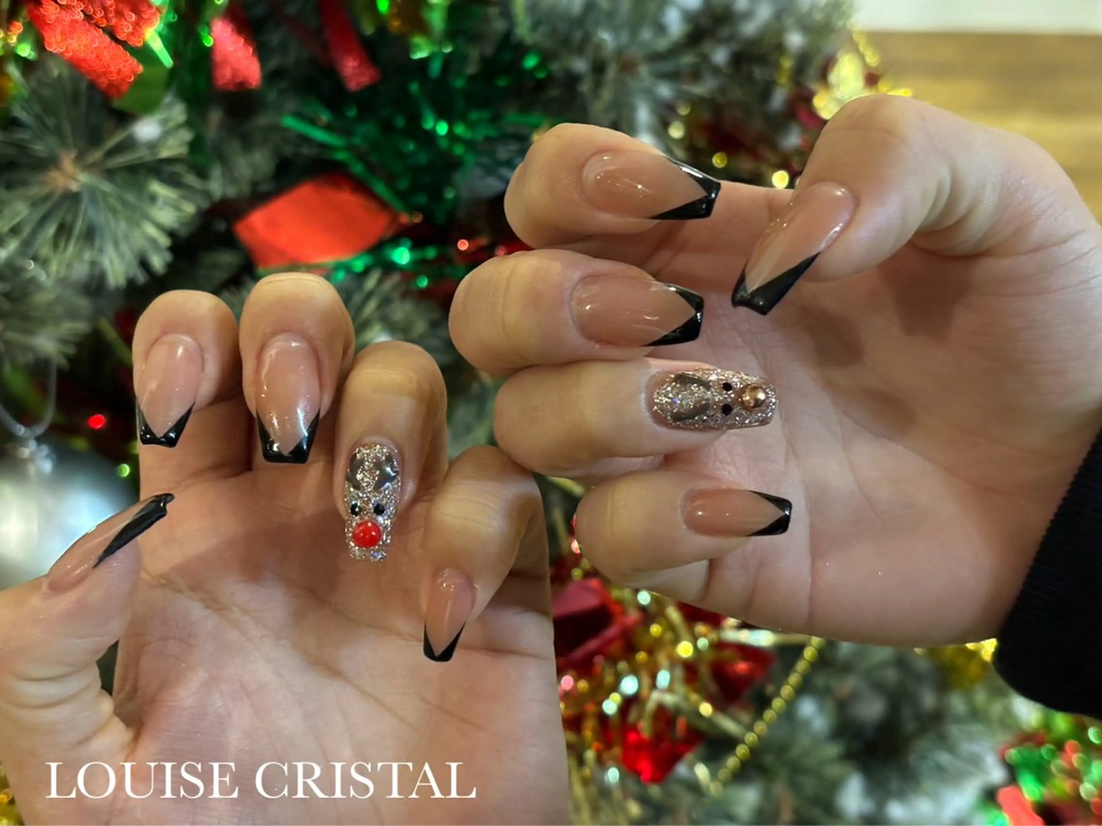 ネイル 冬ネイル クリスマス ハンドネイル LOUISE CRYSTALのネイルデザイン