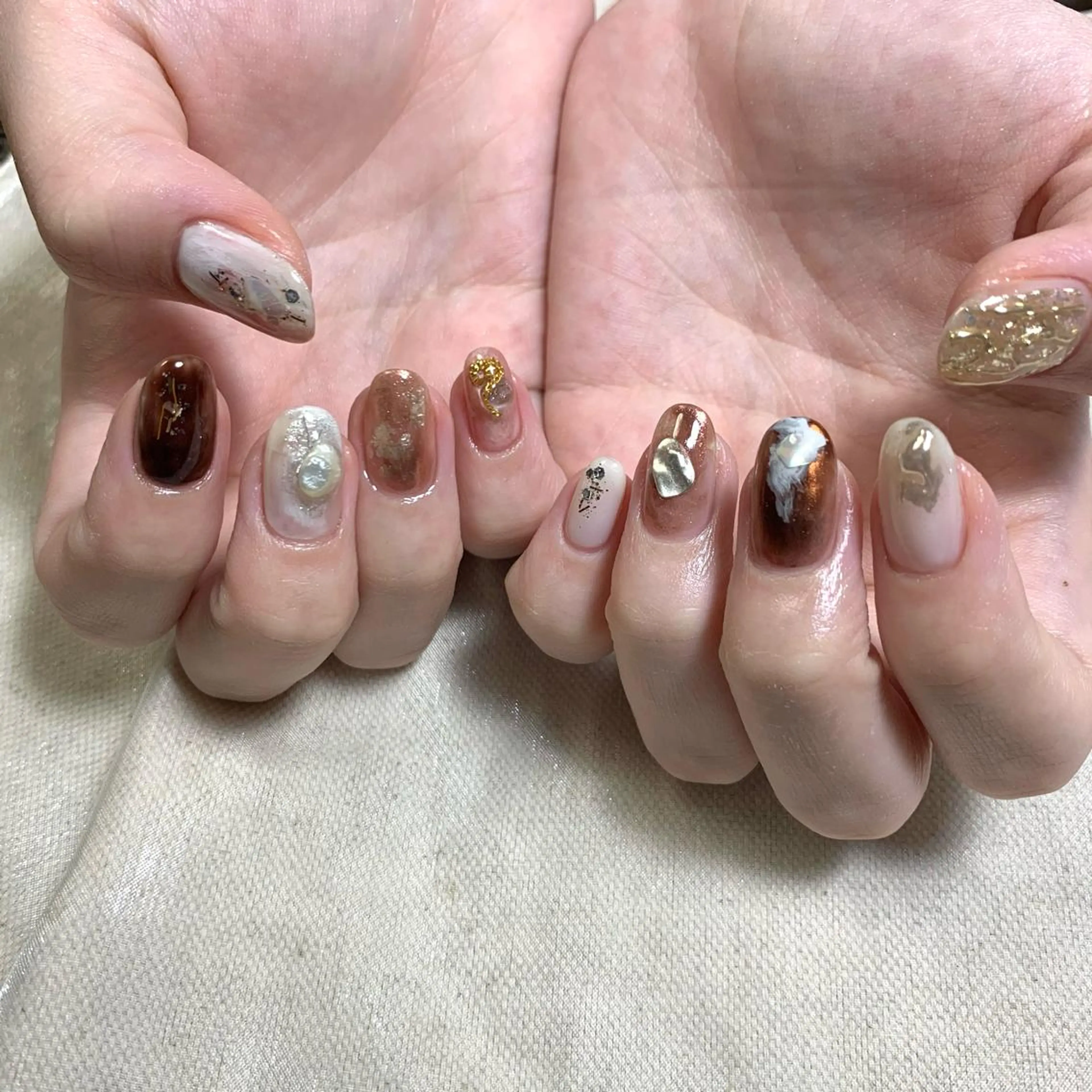 ネイル ニュアンスネイル repos~ルポ~所属・里見 麗のネイルデザイン