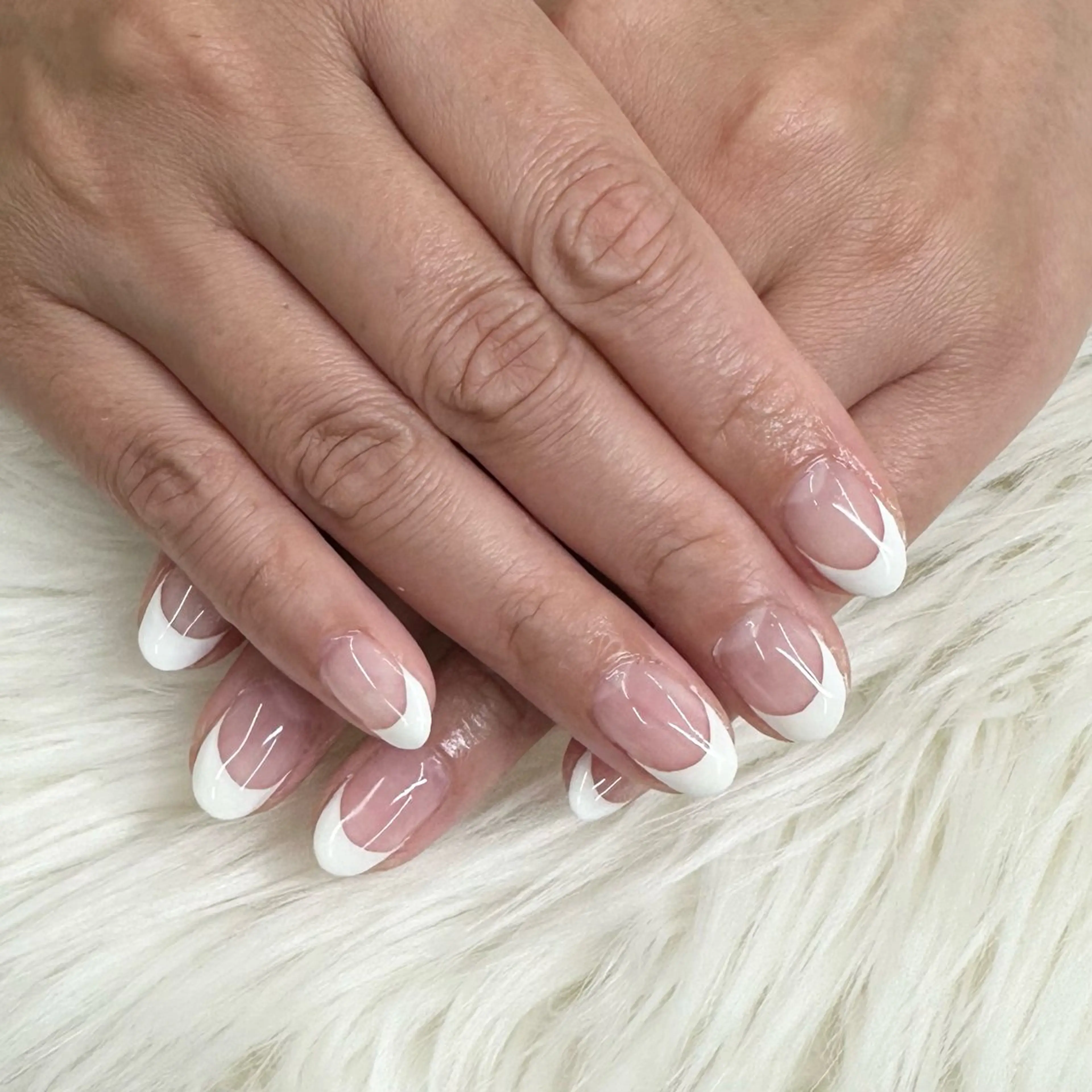 ネイル フレンチネイル ホワイト ハンドネイル エリクサーネイル池袋 藤倉のネイルデザイン