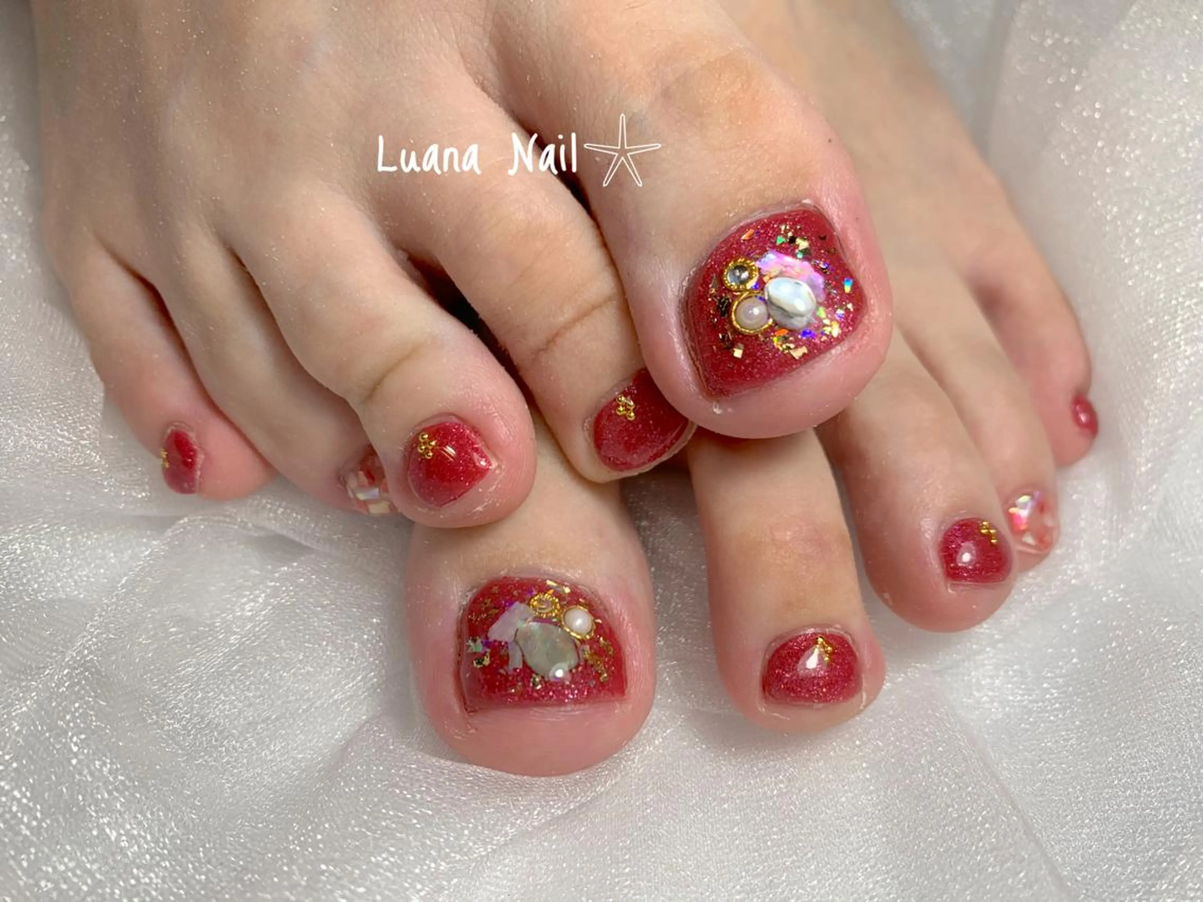 ネイル フットネイル 赤色 フットネイル BeauJu by Luana Nailのネイルデザイン