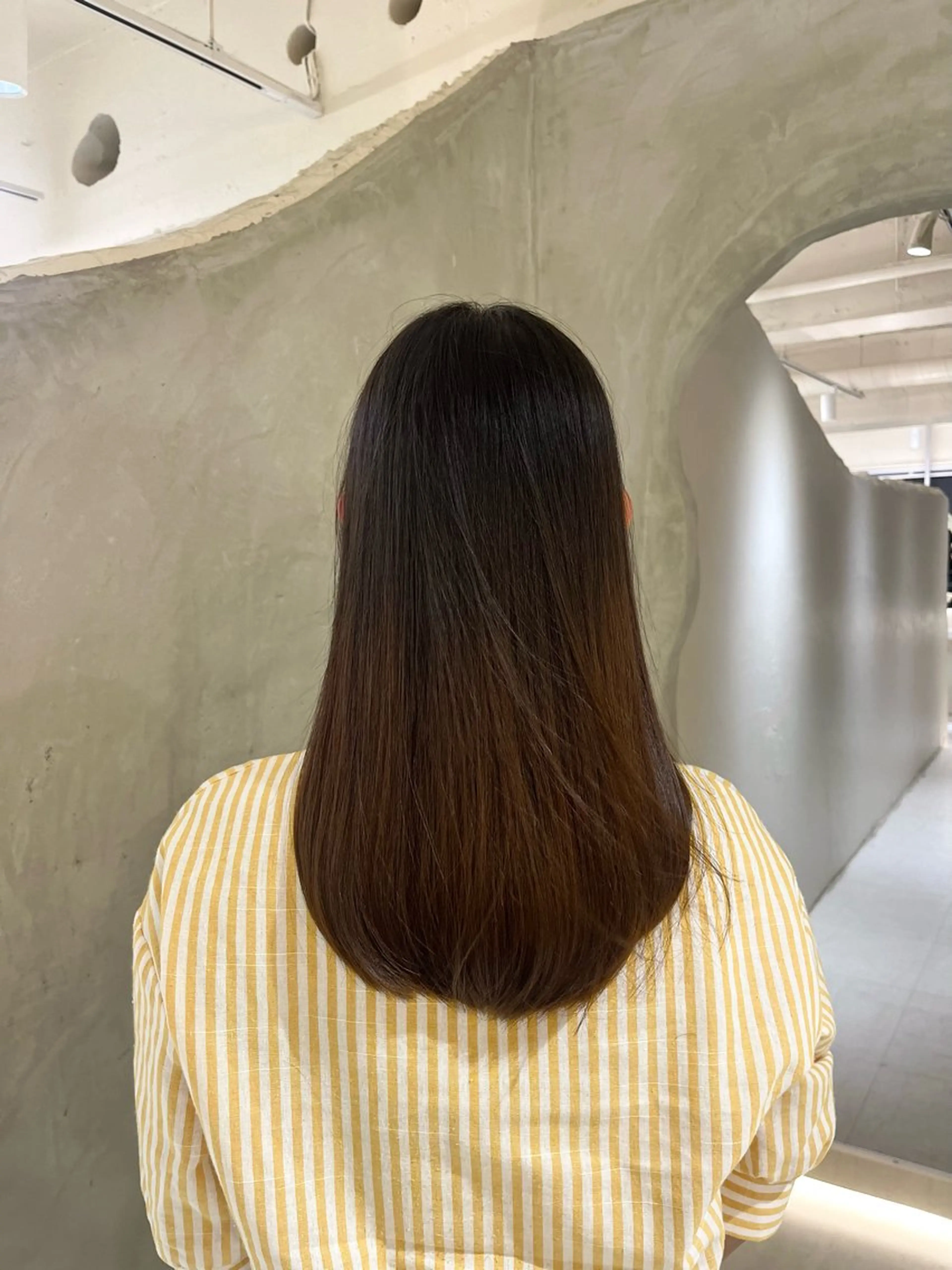 セミロング カット 切りっぱなしボブ/ 艶カラー/綾莉のヘアスタイル