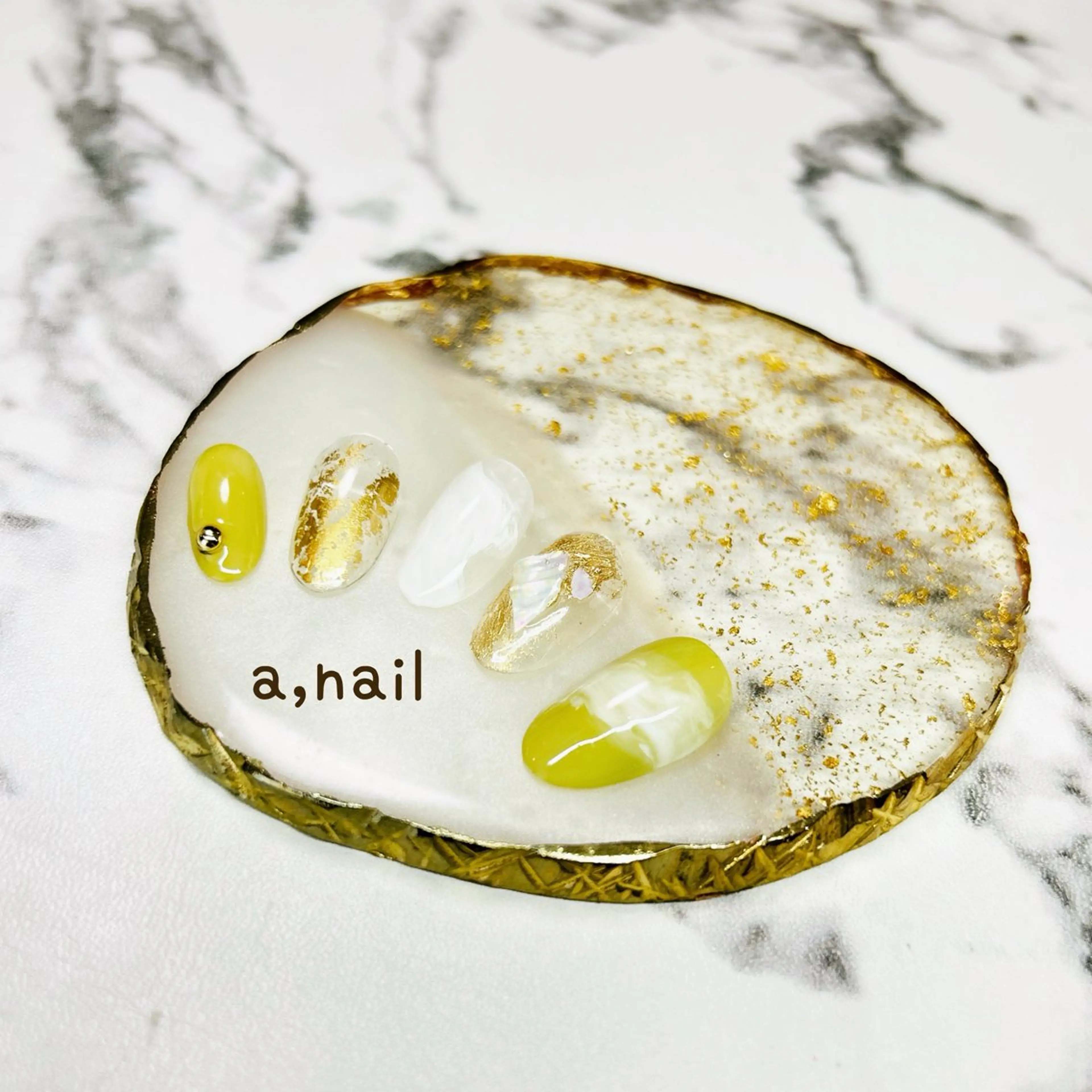 ネイル キラキラネイル ニュアンスネイル オフィスネイル シンプルネイル ハンドネイル ネイルサロン エーネイルのネイルデザイン