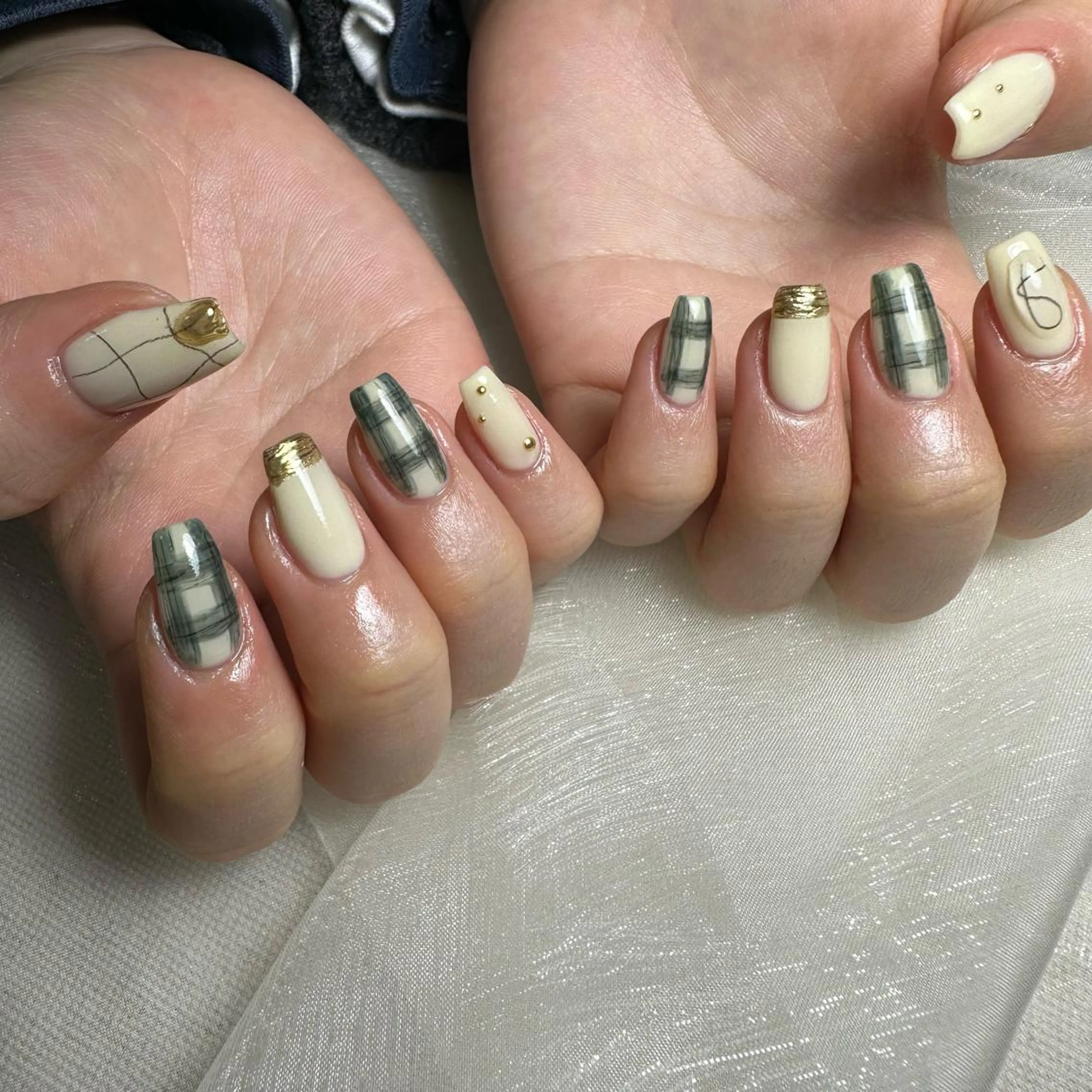 ネイル ハンドネイル 里見 麗のネイルデザイン