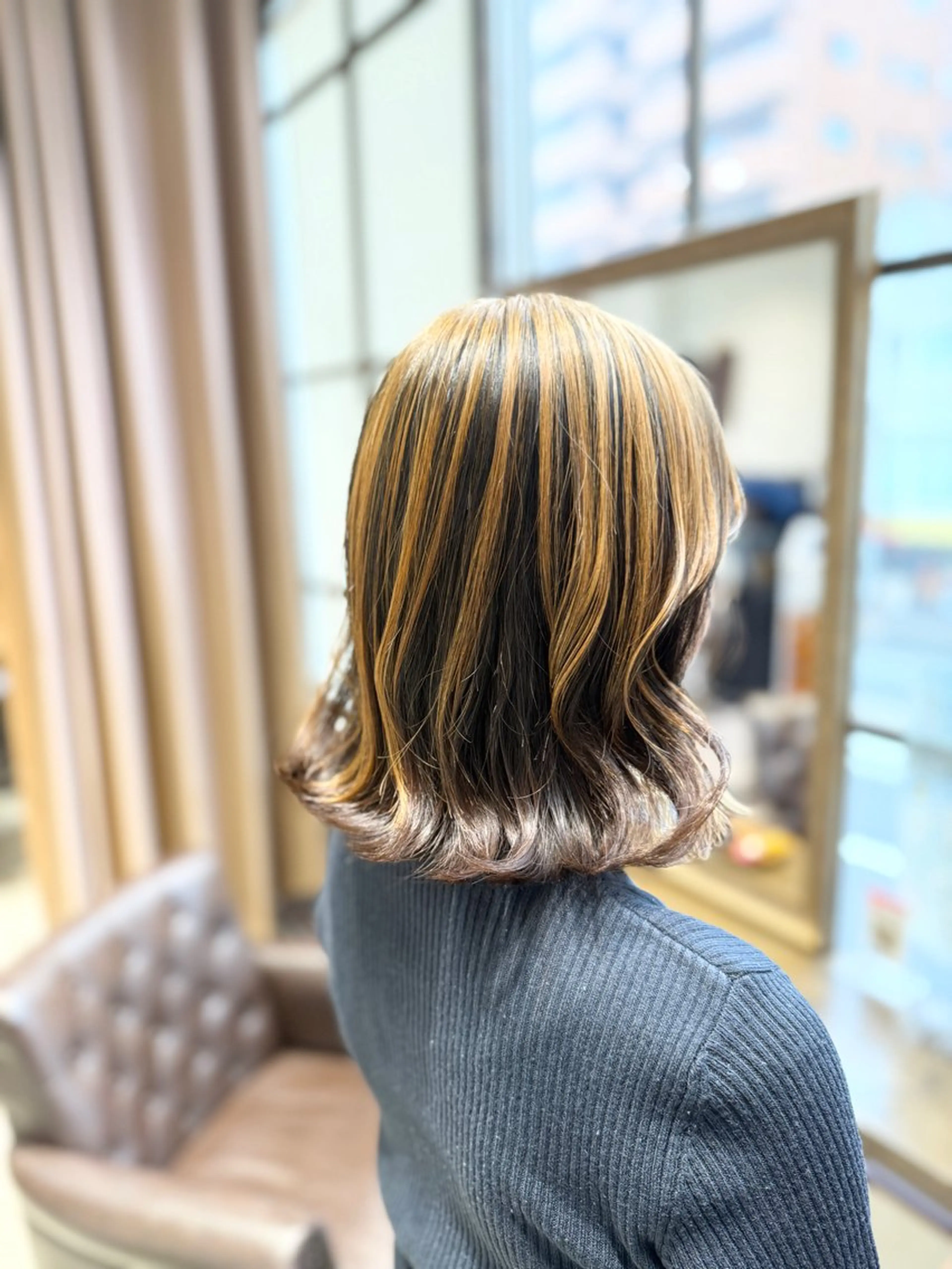 ヘアスタイル・髪型カタログ「アンブレラカラー 表面の髪だけを