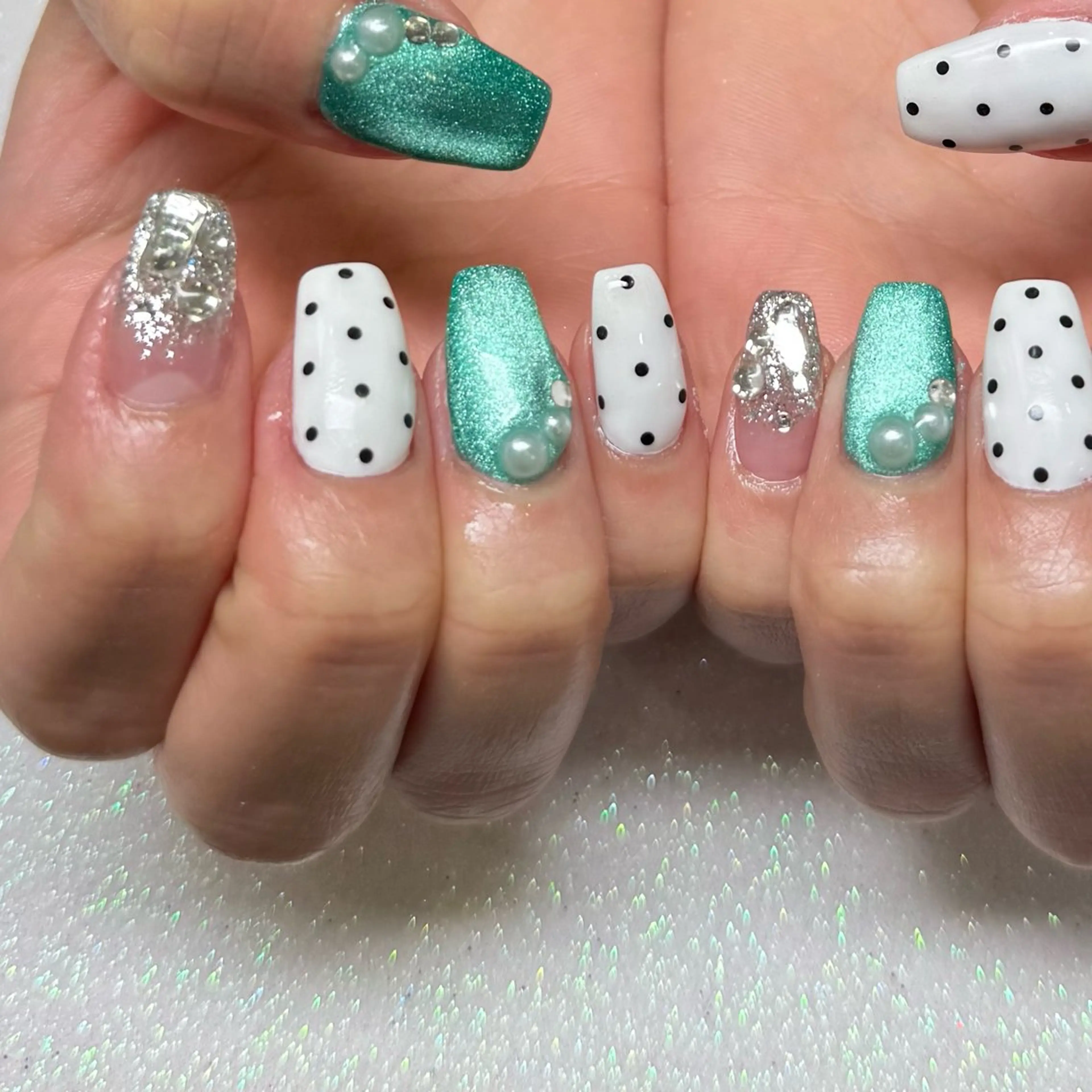 ネイル ハンドネイル VIERU 🌈🎀💖のネイルデザイン