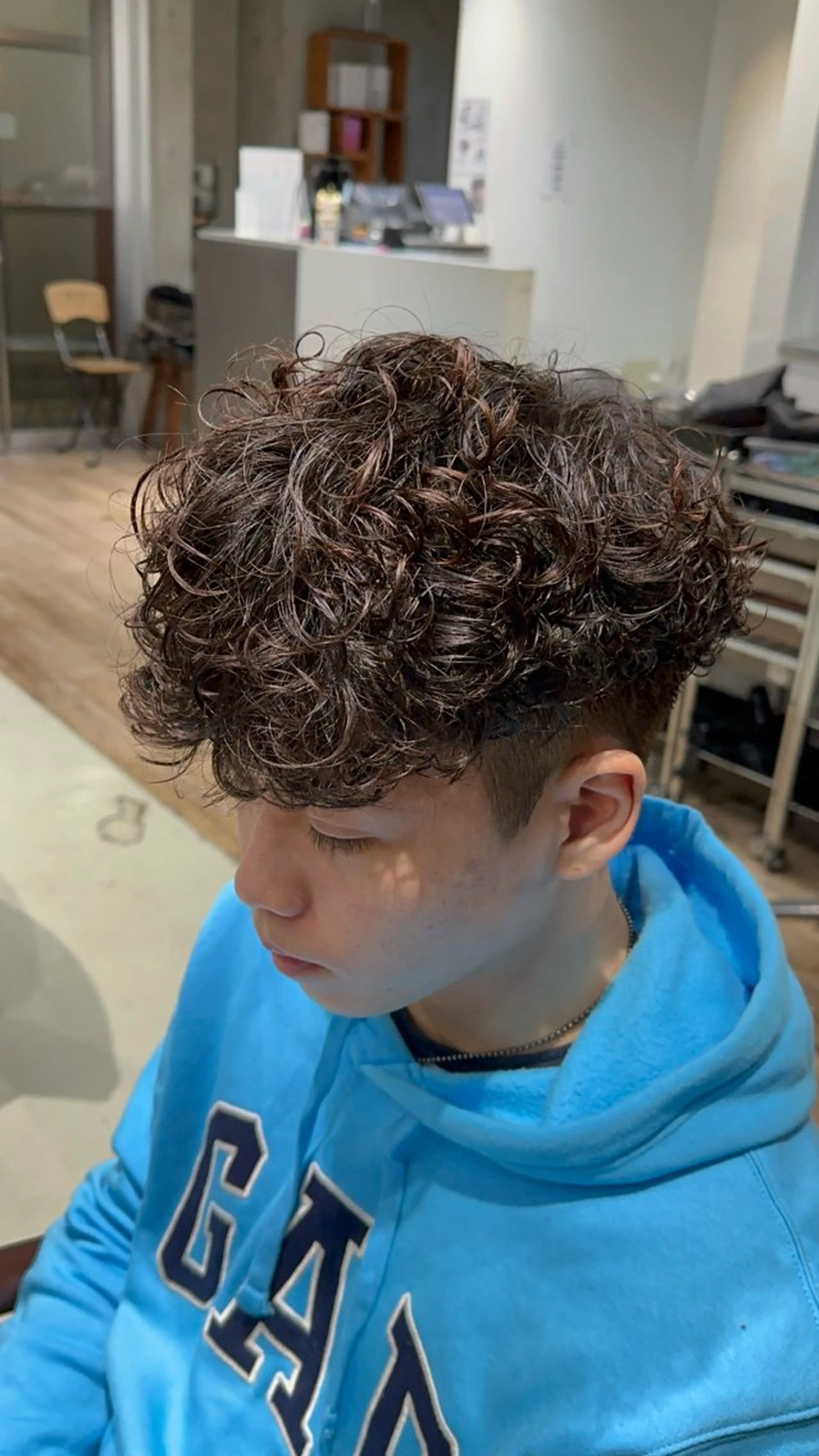 パーマ メンズ メンズパーマ スペインカール カット パーマ fifth原宿 宮部蓮のヘアスタイル