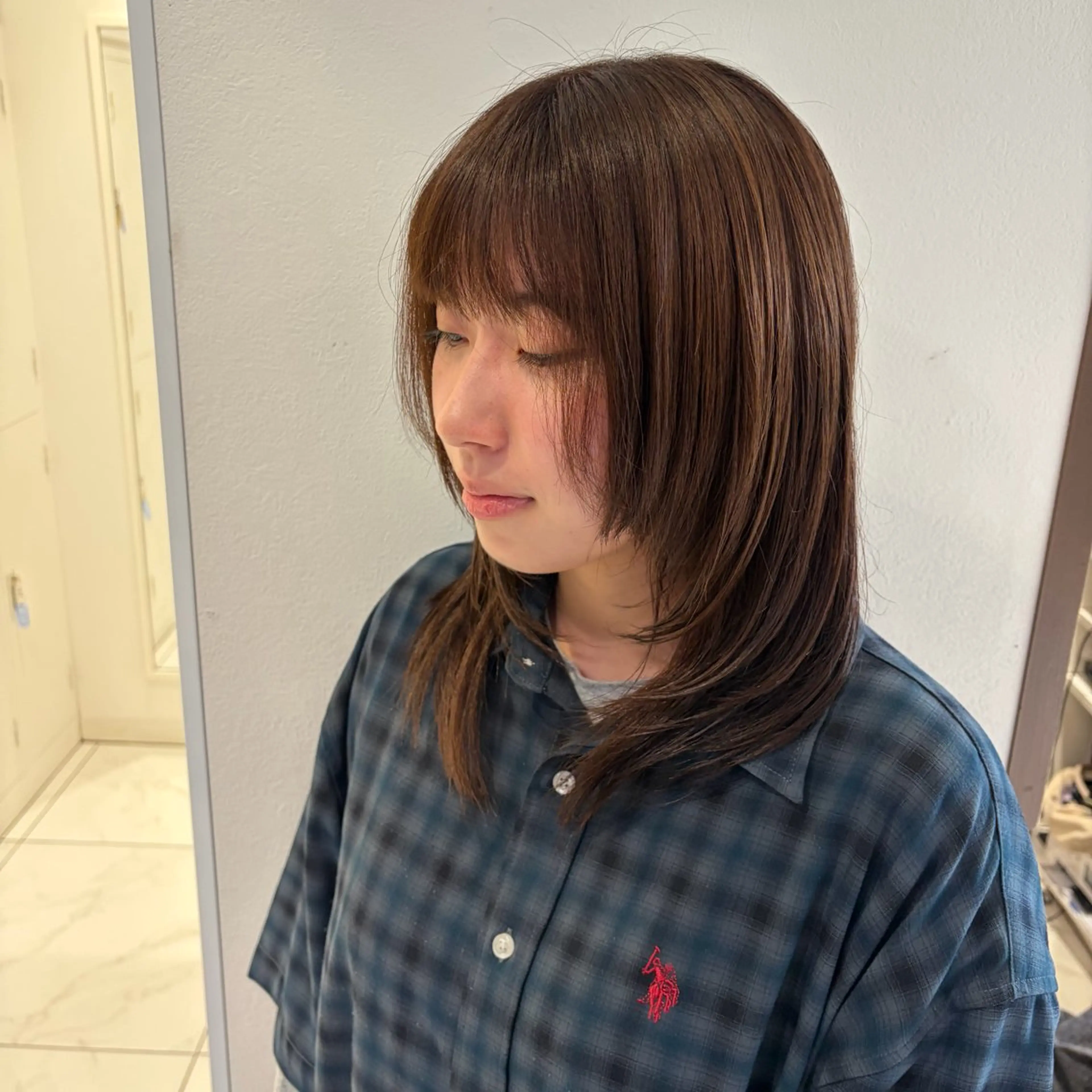 セミロング カラー カット ヘアカラー ハイトーンカラー🤍 やない せいらのヘアスタイル