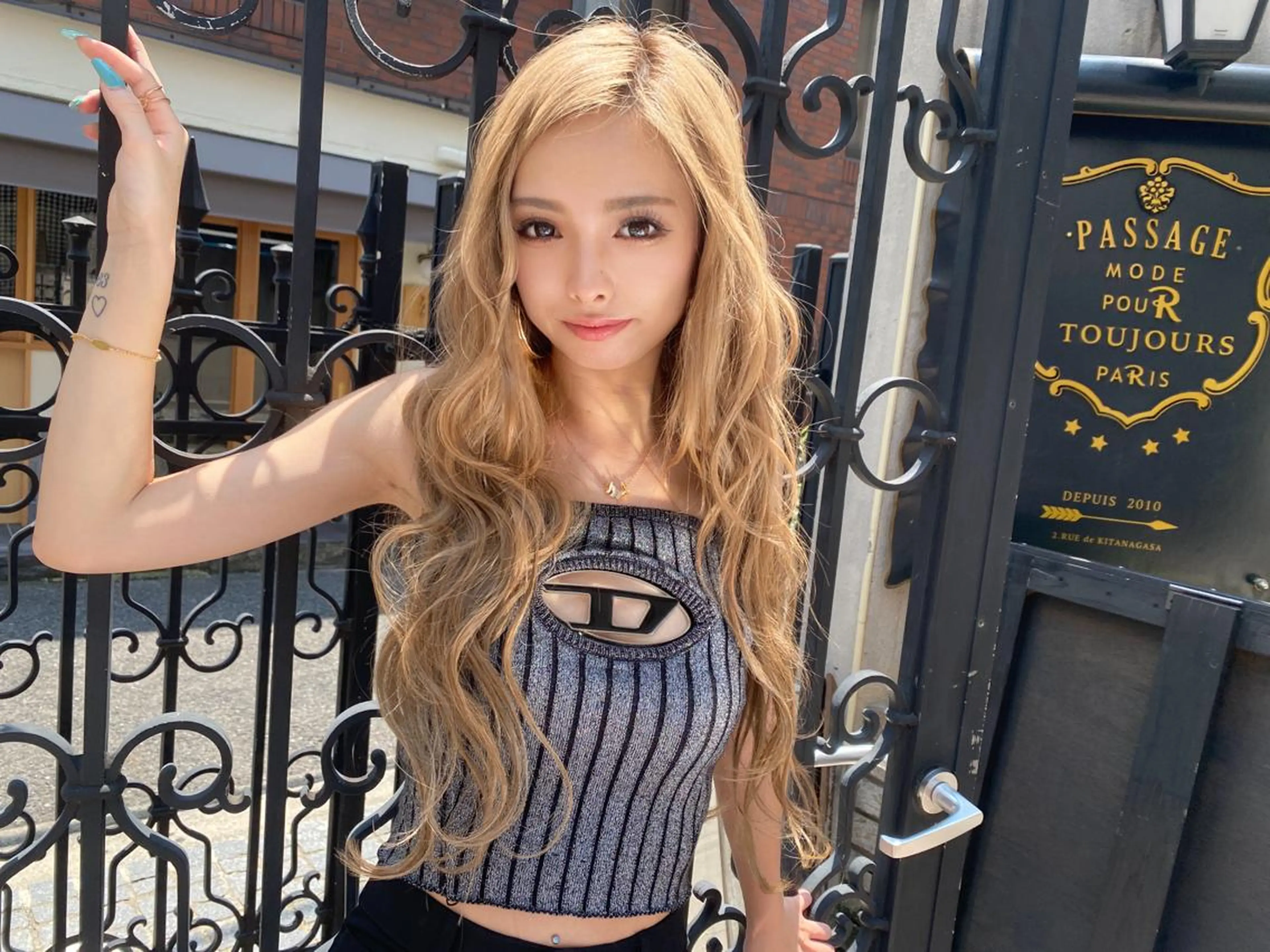 ロング シールエクステ アッシュ ミストバング パープルカラー エクステ エクステサロン GRIZZのヘアスタイル