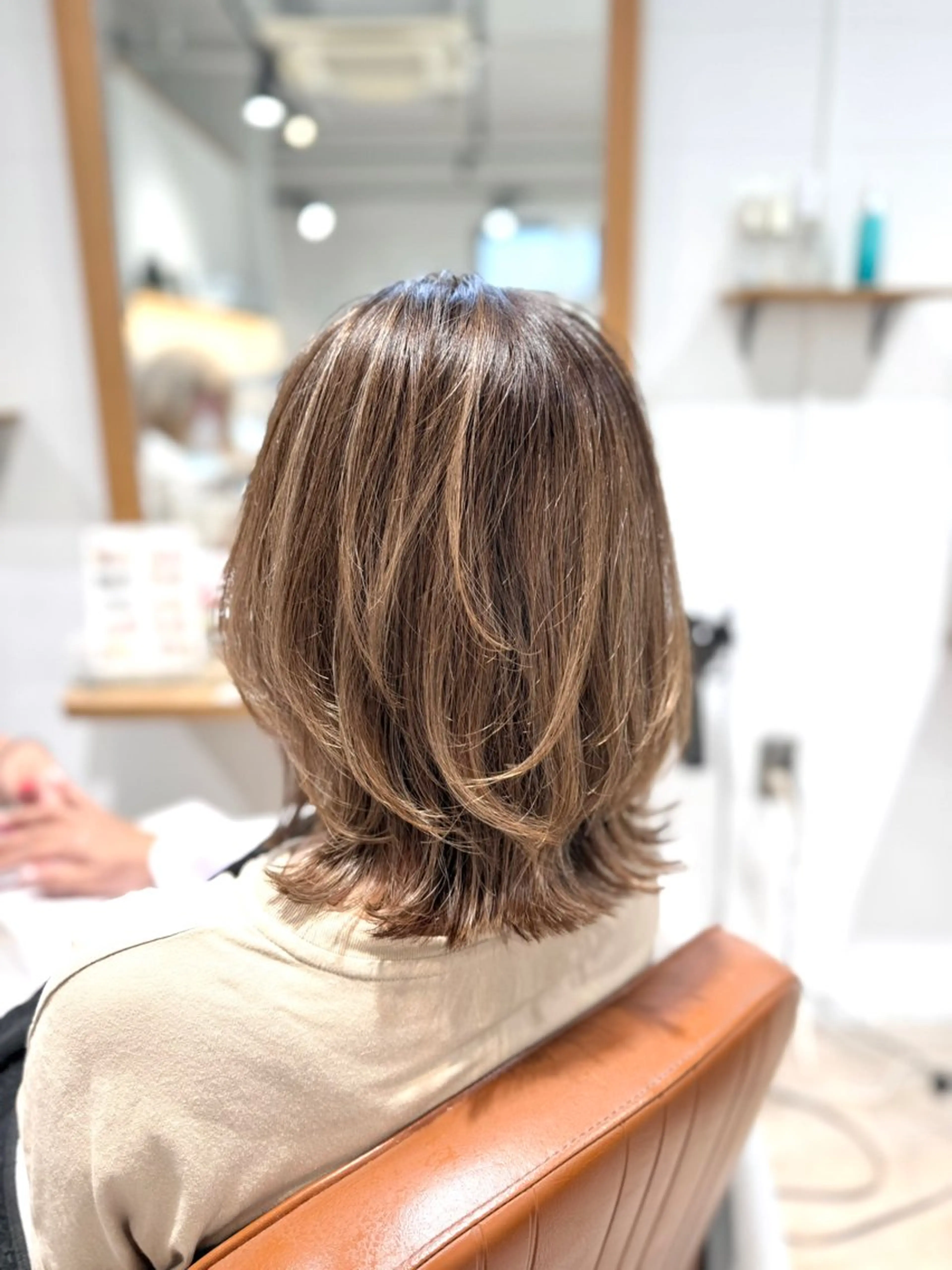 ミディアム ボブ ハイライト レイヤーカット まつげ兼任しもさこ 🌟レイヤー得意のヘアスタイル