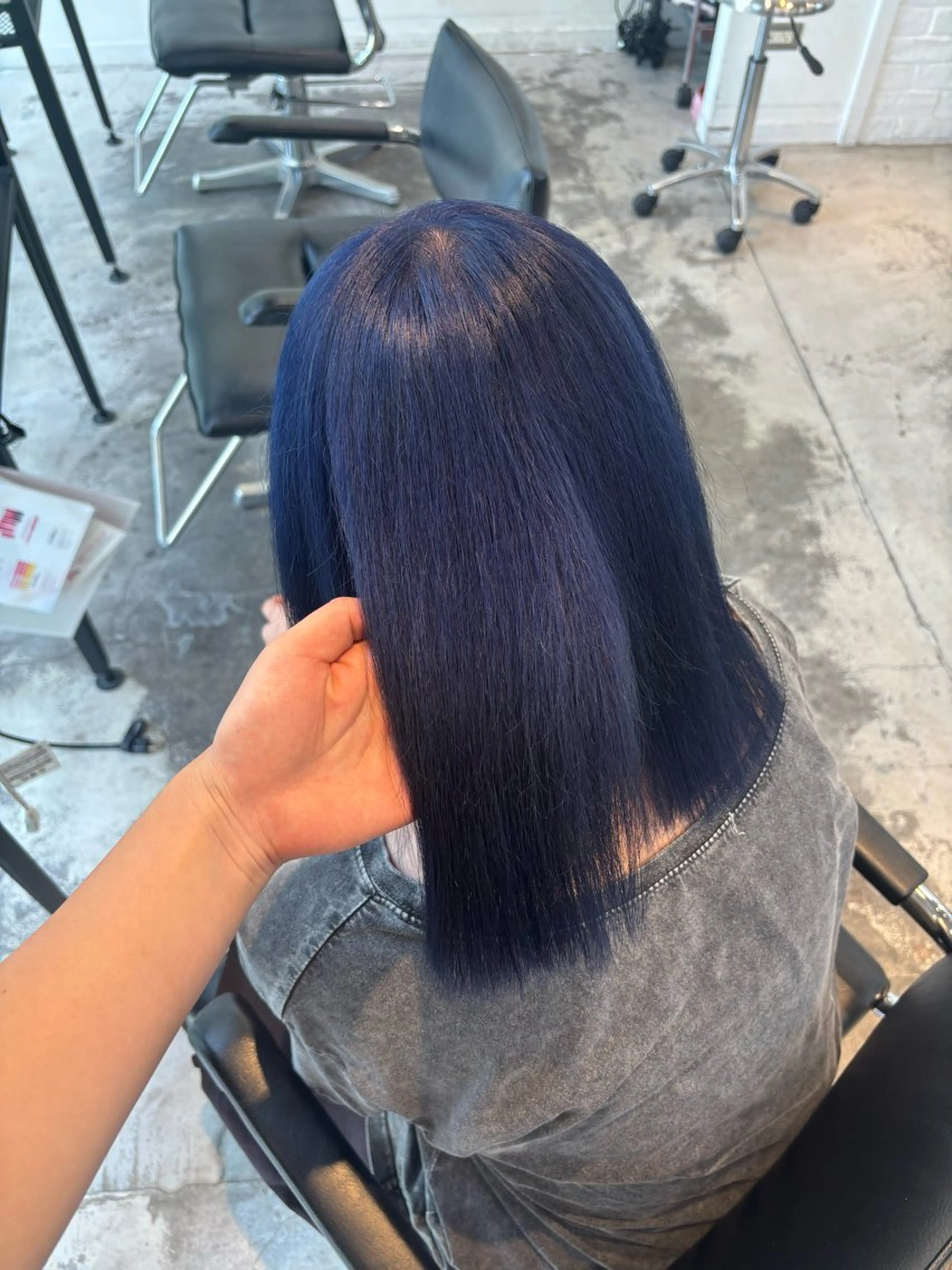 ミディアム カラー ブルーカラー ネイビーカラー レイヤー sala 推しカラー職人🎀のヘアスタイル