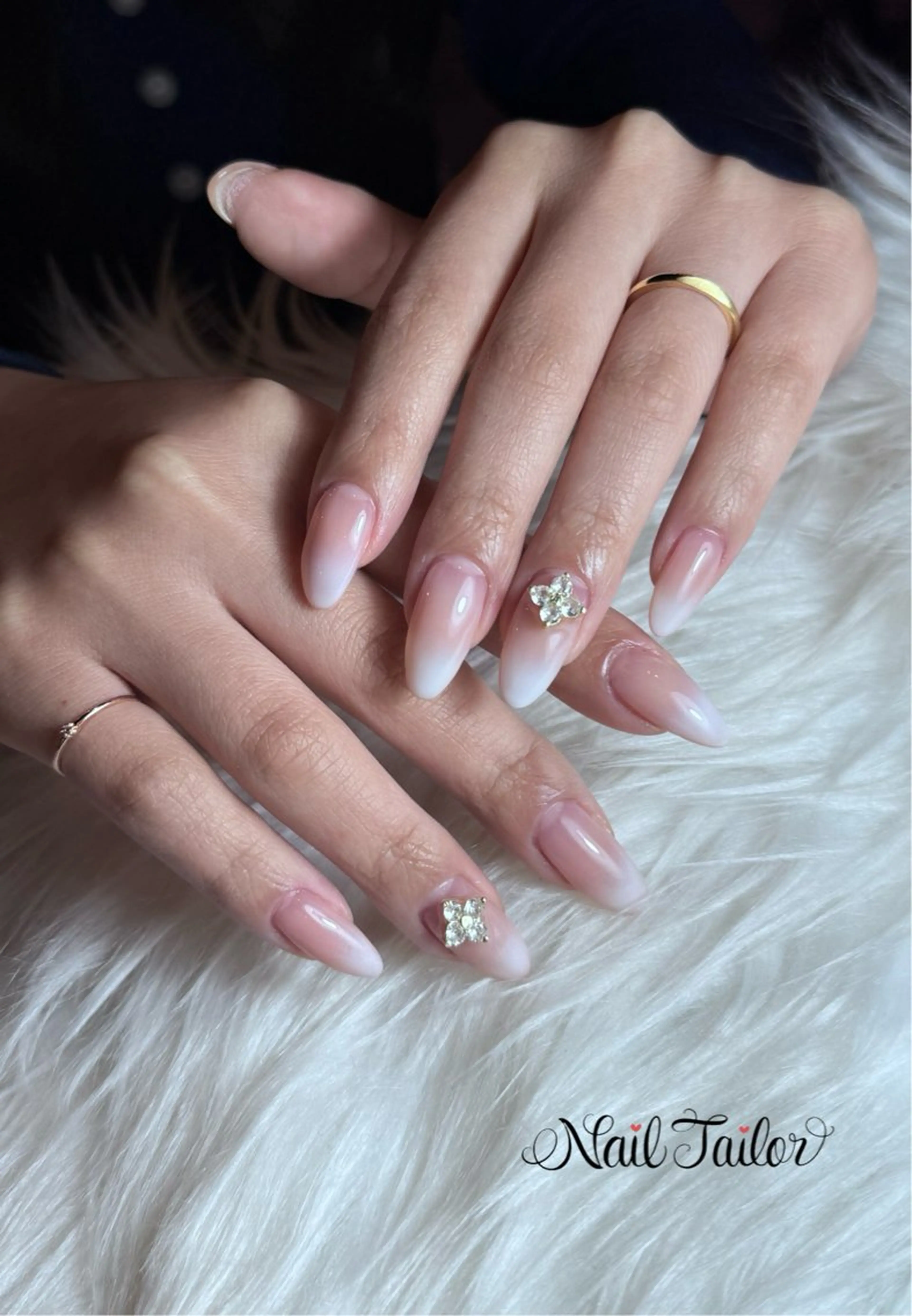 ネイル グラデーション ブライダルネイル ホワイト ハンドネイル NailTailor ネイルテイラーのネイルデザイン