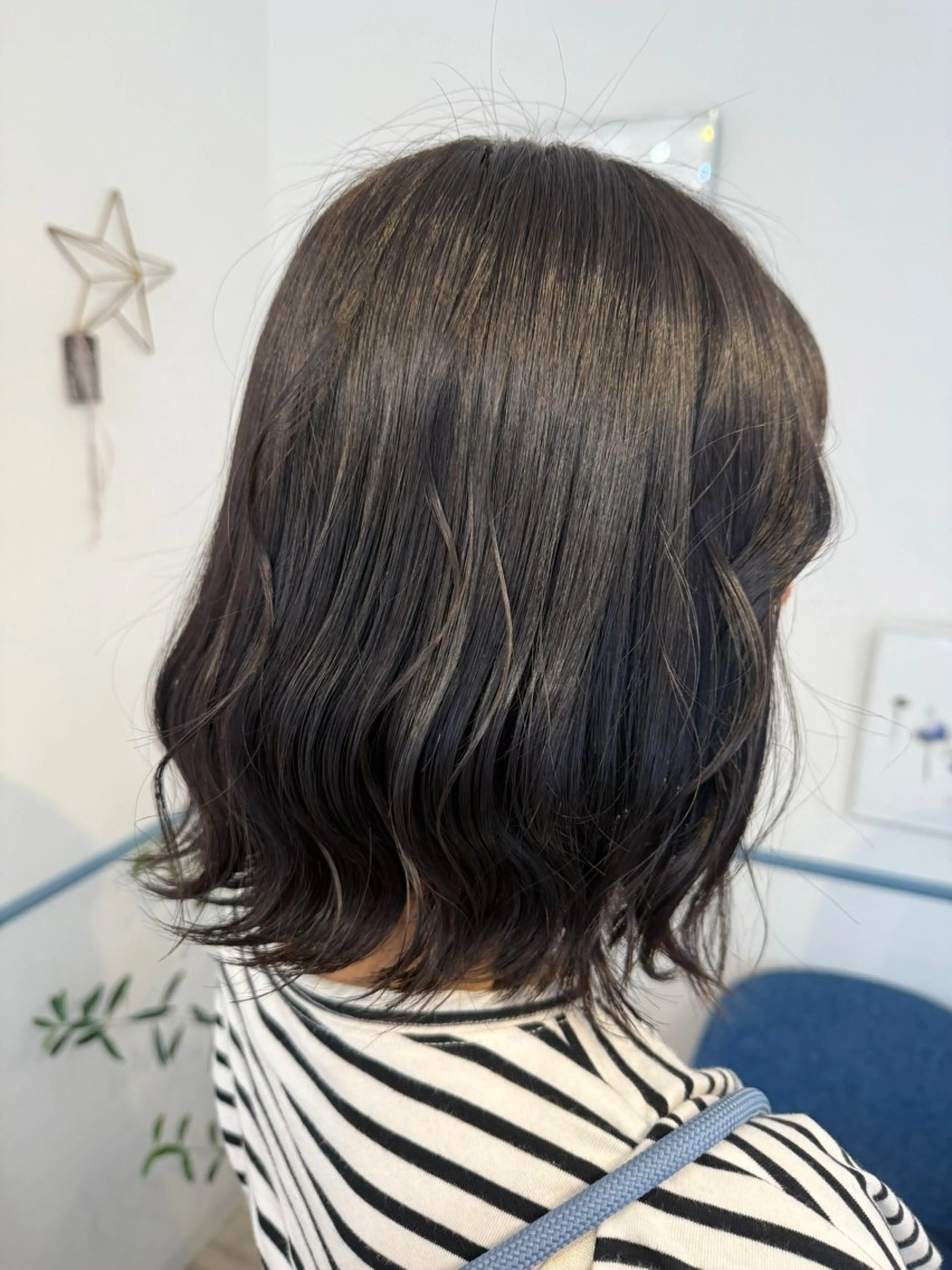 ミディアム カラー 柴原 杏梨のヘアスタイル
