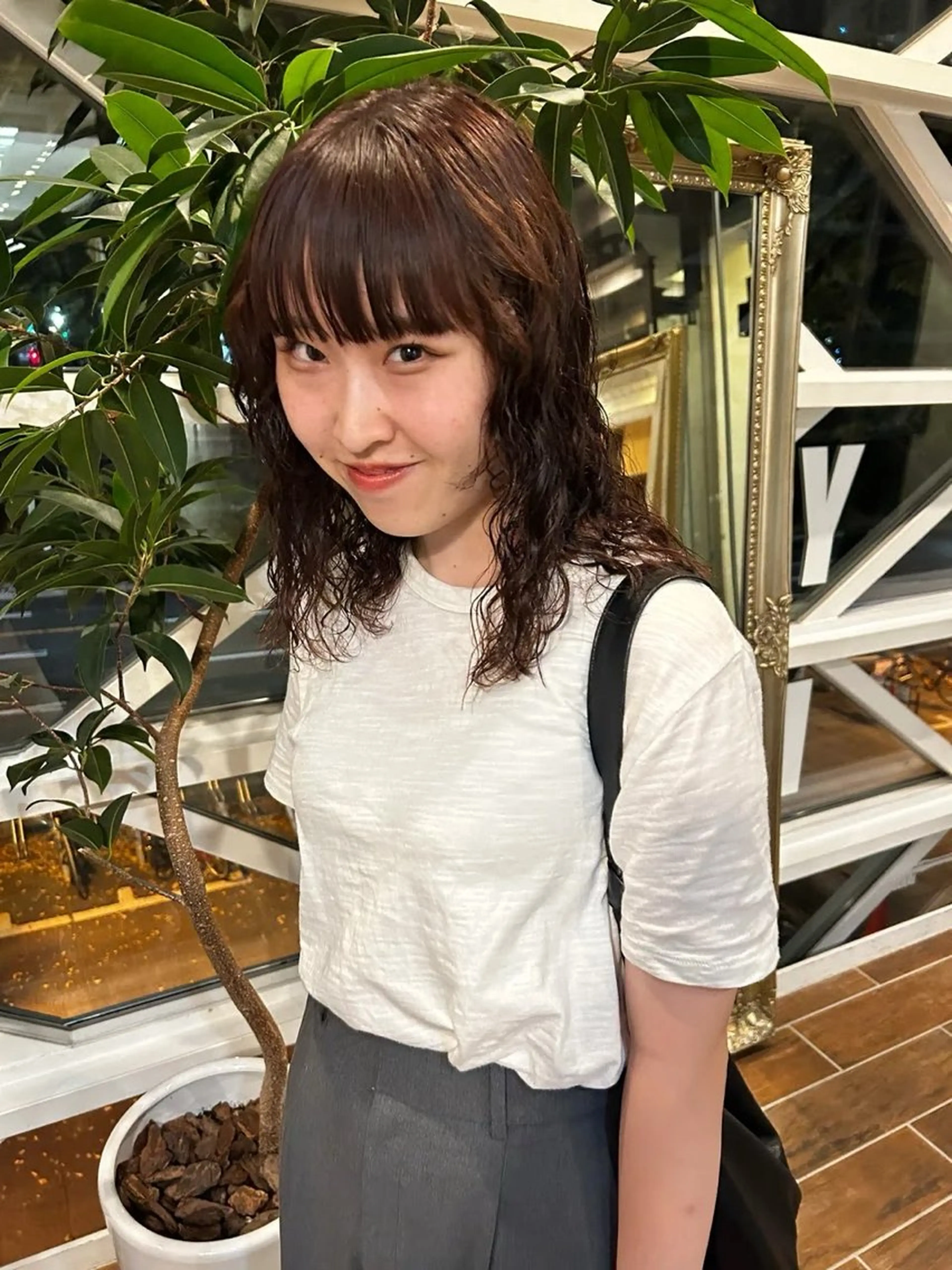 ミディアム パーマ 西 優衣奈のヘアスタイル