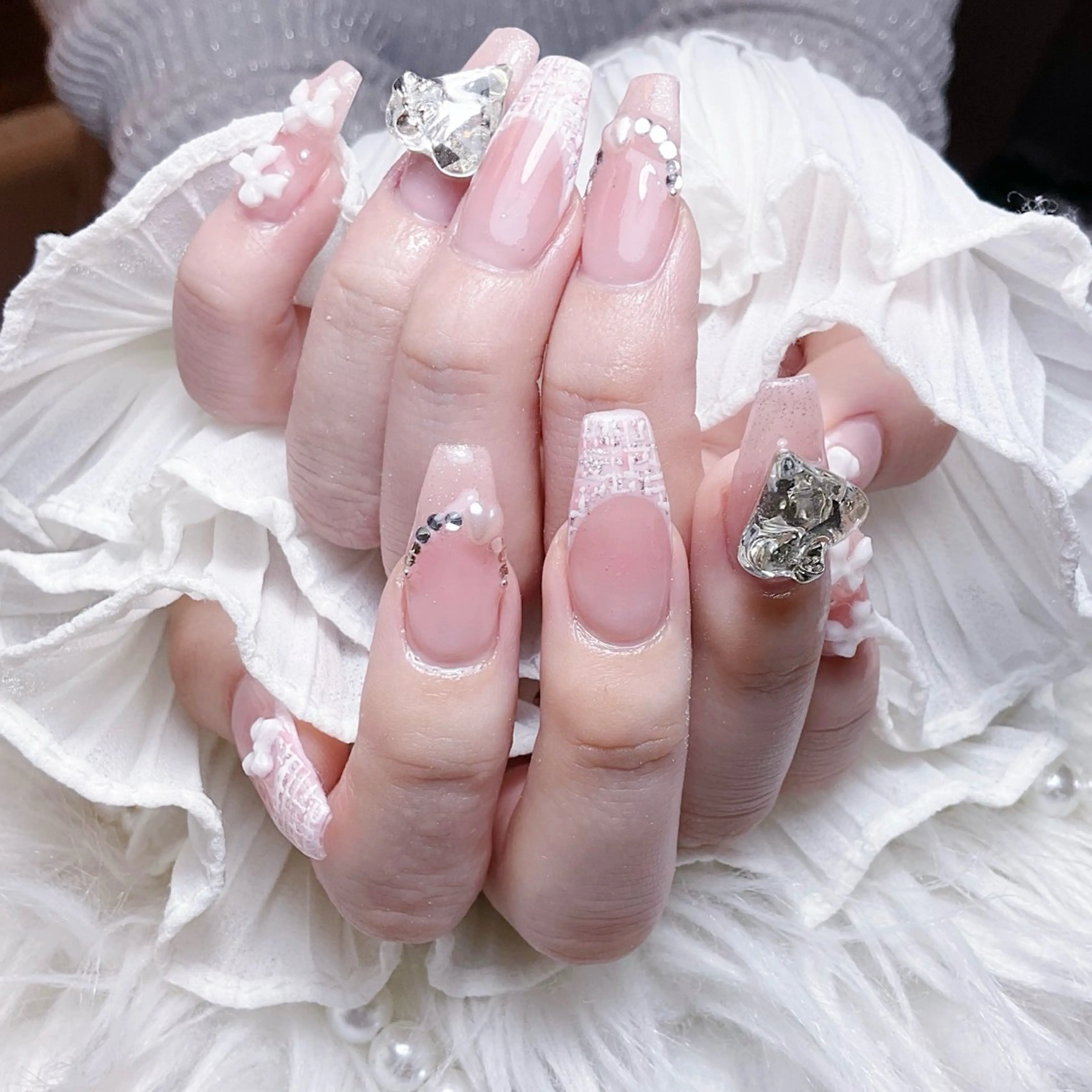 ネイル ハンドネイル 🍭Yun nail hyejin🌸のネイルデザイン
