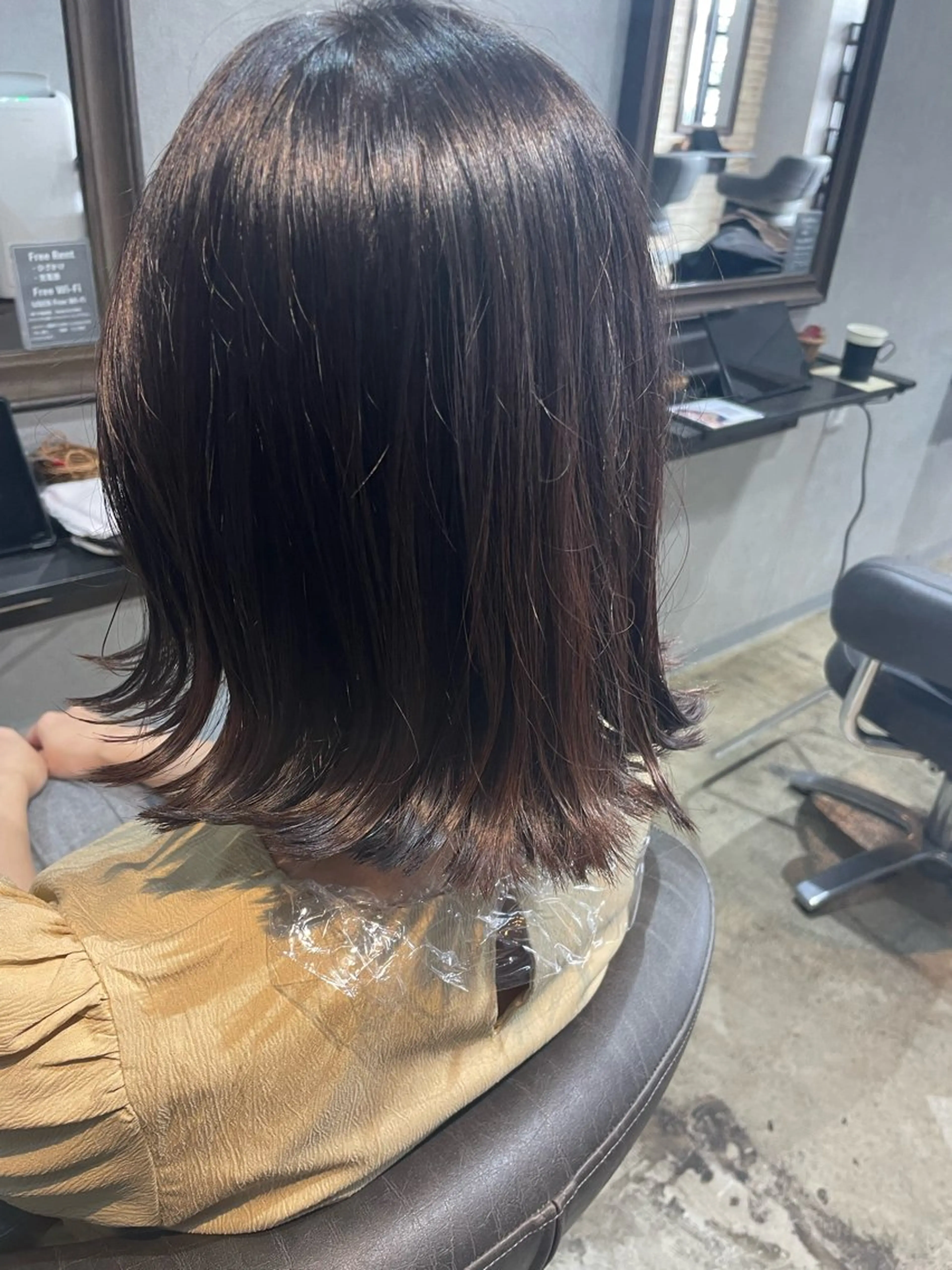 ミディアム 小泉 あゆみのヘアスタイル
