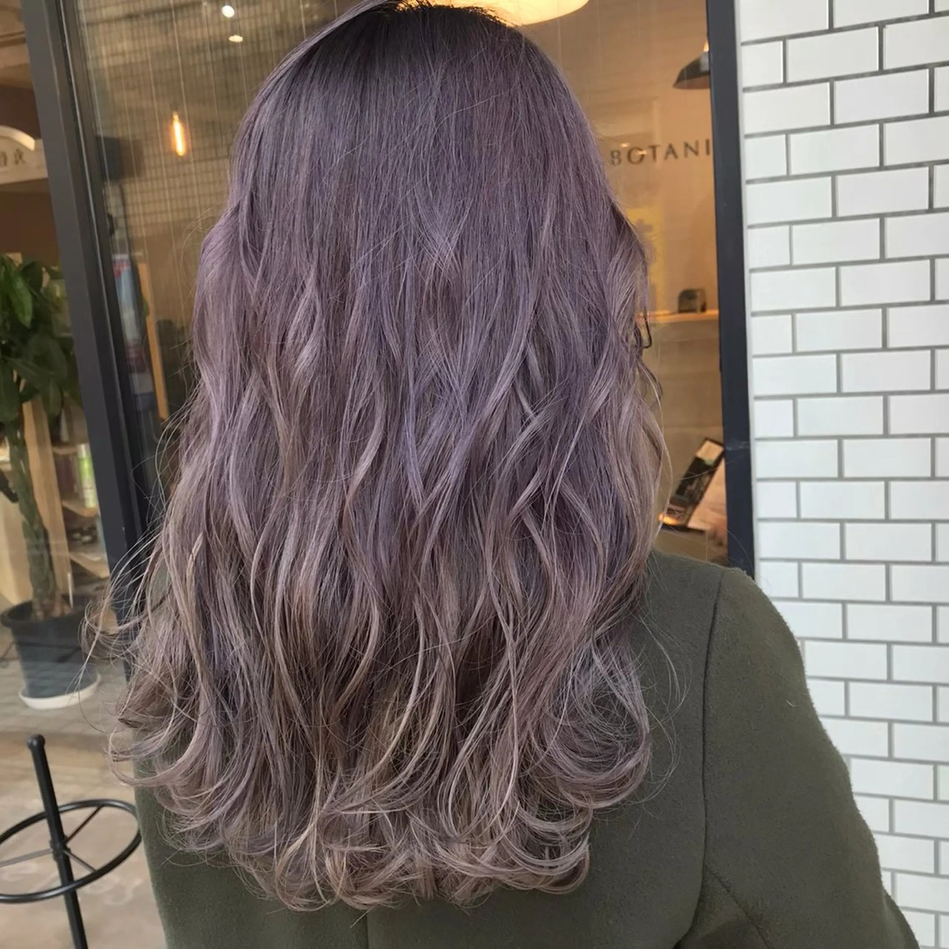 ロング カラー アッシュ ブリーチ グラデーションカラー ハイトーンカラー パープルカラー 堀本 紗由美のヘアスタイル