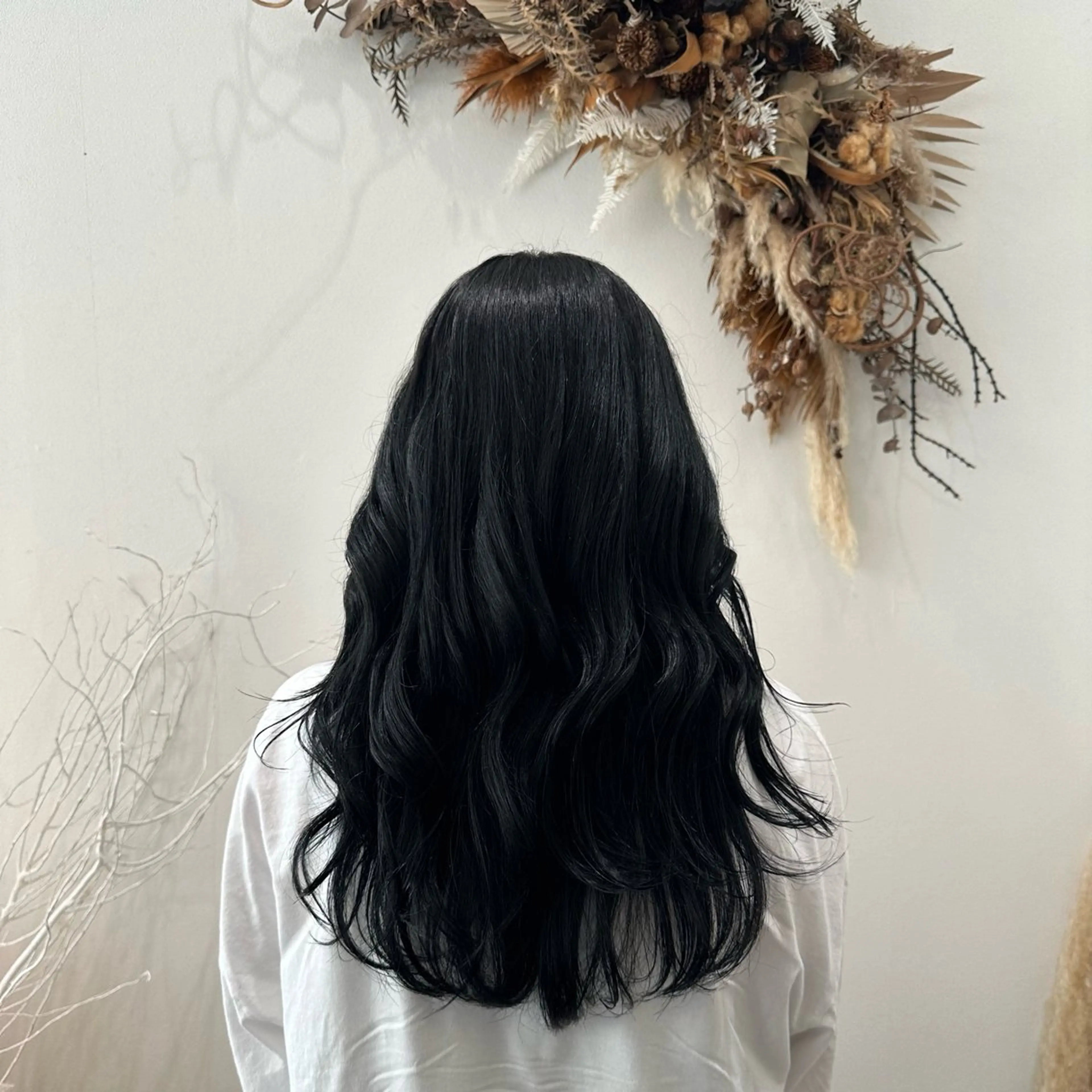 カラー 黒髪 ブルーカラー ブルーブラック MIRUKA/ 暖色カラー/ベージュのヘアスタイル