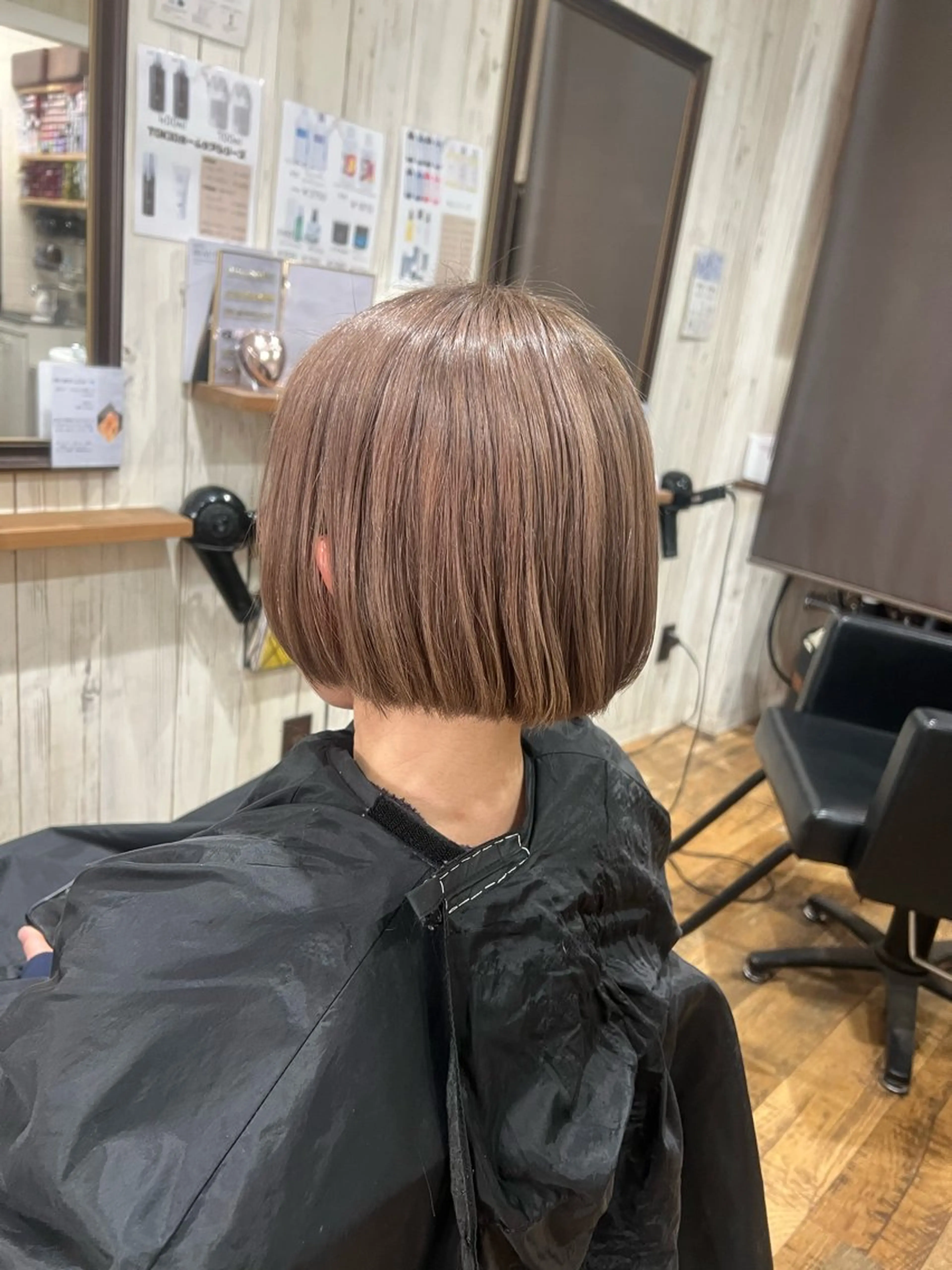 カラー ベージュカラー ヘアカラー 見里 由希のヘアスタイル