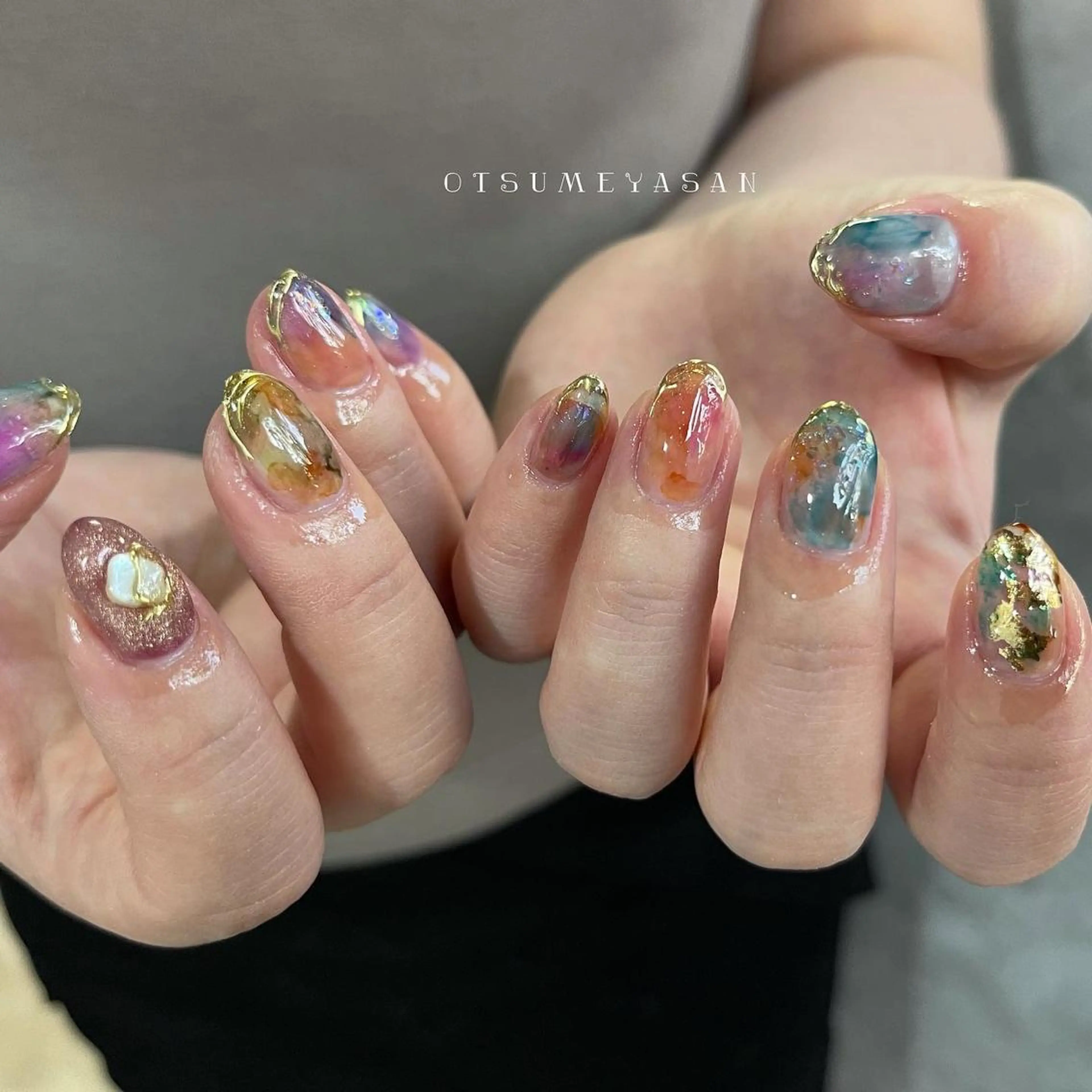 ネイル オーロラネイル ゴールド 韓国ネイル ラメ(グリッター) マグネットネイル わたなべ ちかのネイルデザイン