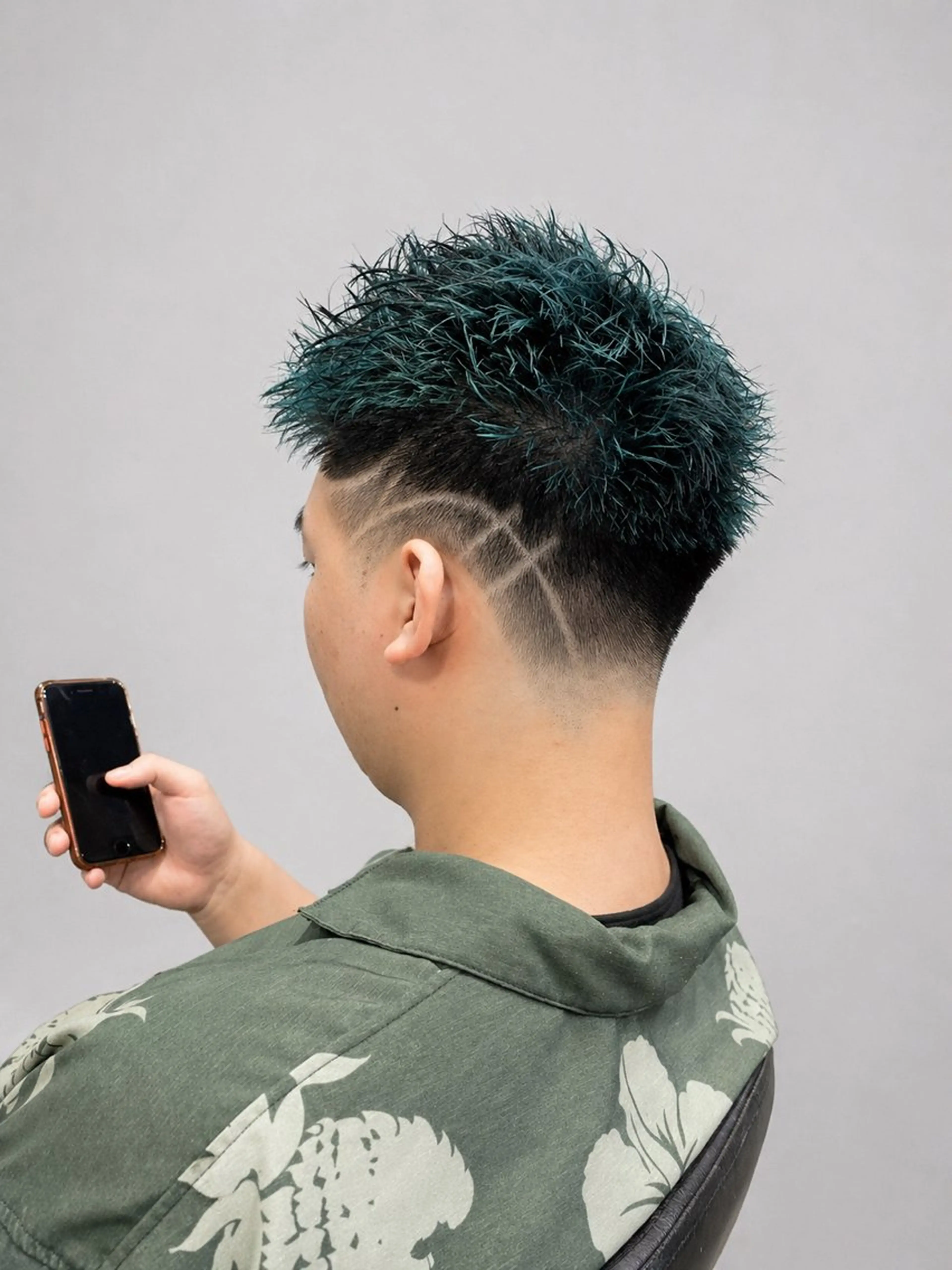 ショート カラー メンズ ブルーカラー カット ヘアカラー 黒川 燿のヘアスタイル