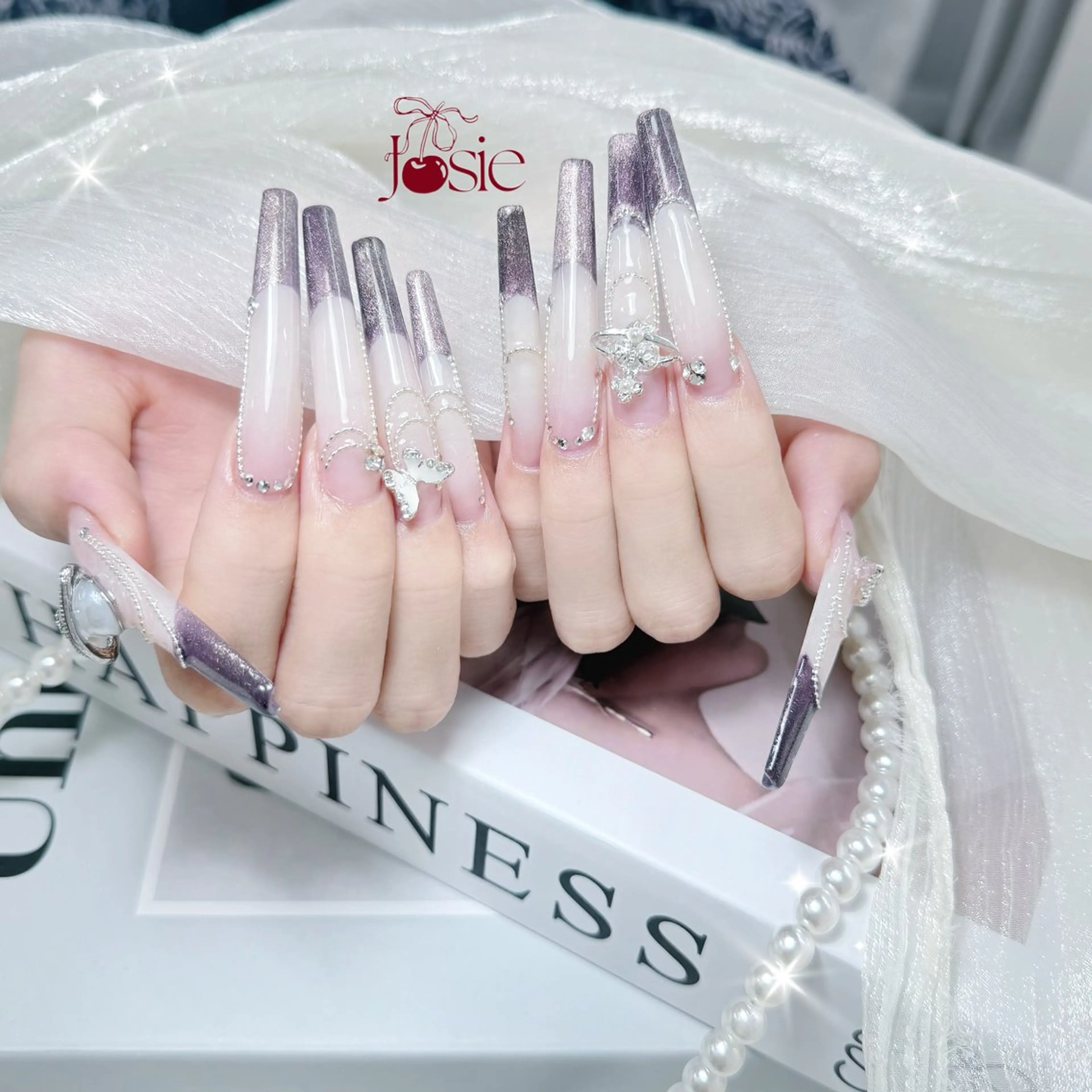 ネイル キラキラネイル 韓国ネイル ロングネイル ワンホンネイル ハンドネイル Josie nail salonのネイルデザイン