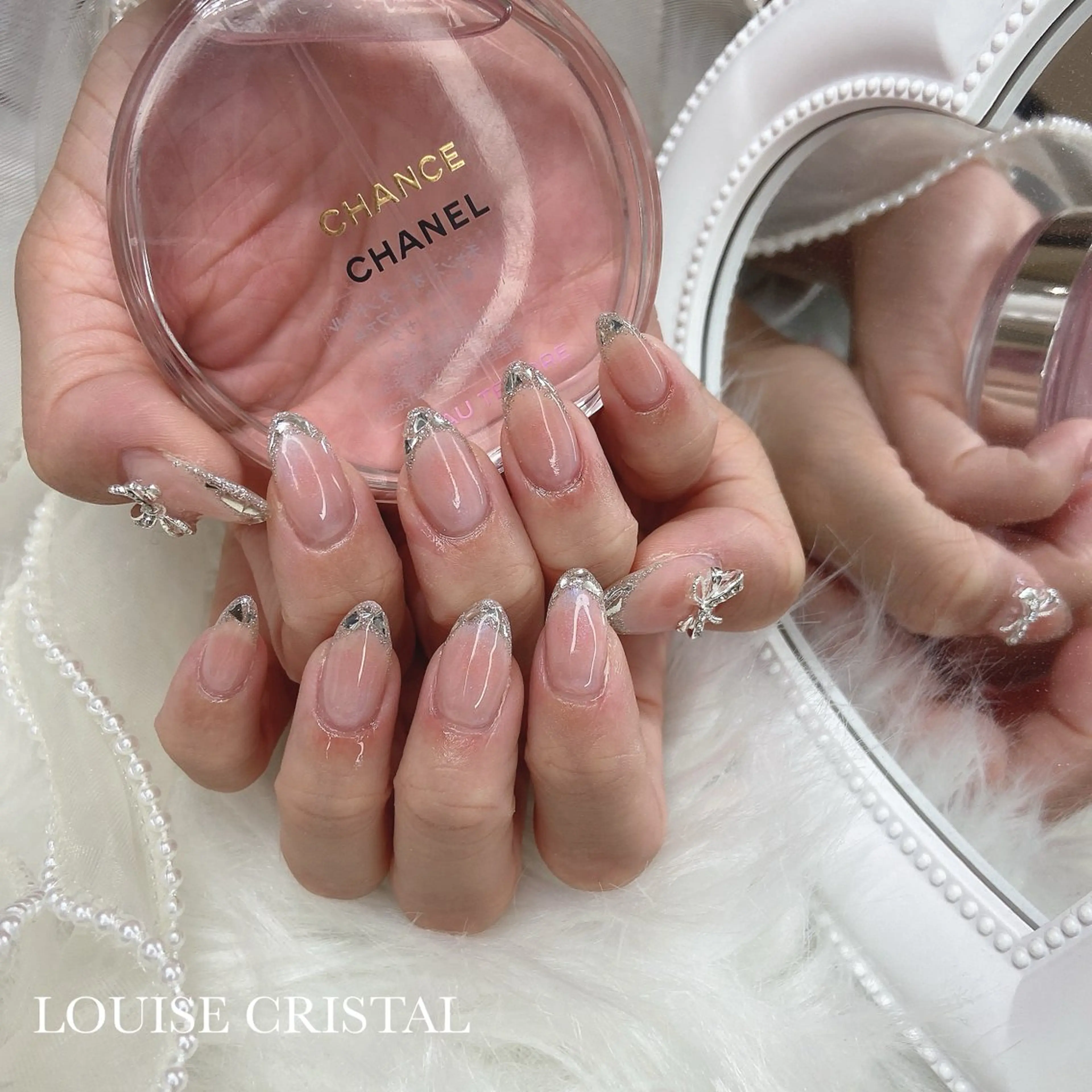 ネイル フレンチネイル ガラスフレンチ ハンドネイル LOUISE CRYSTALのネイルデザイン