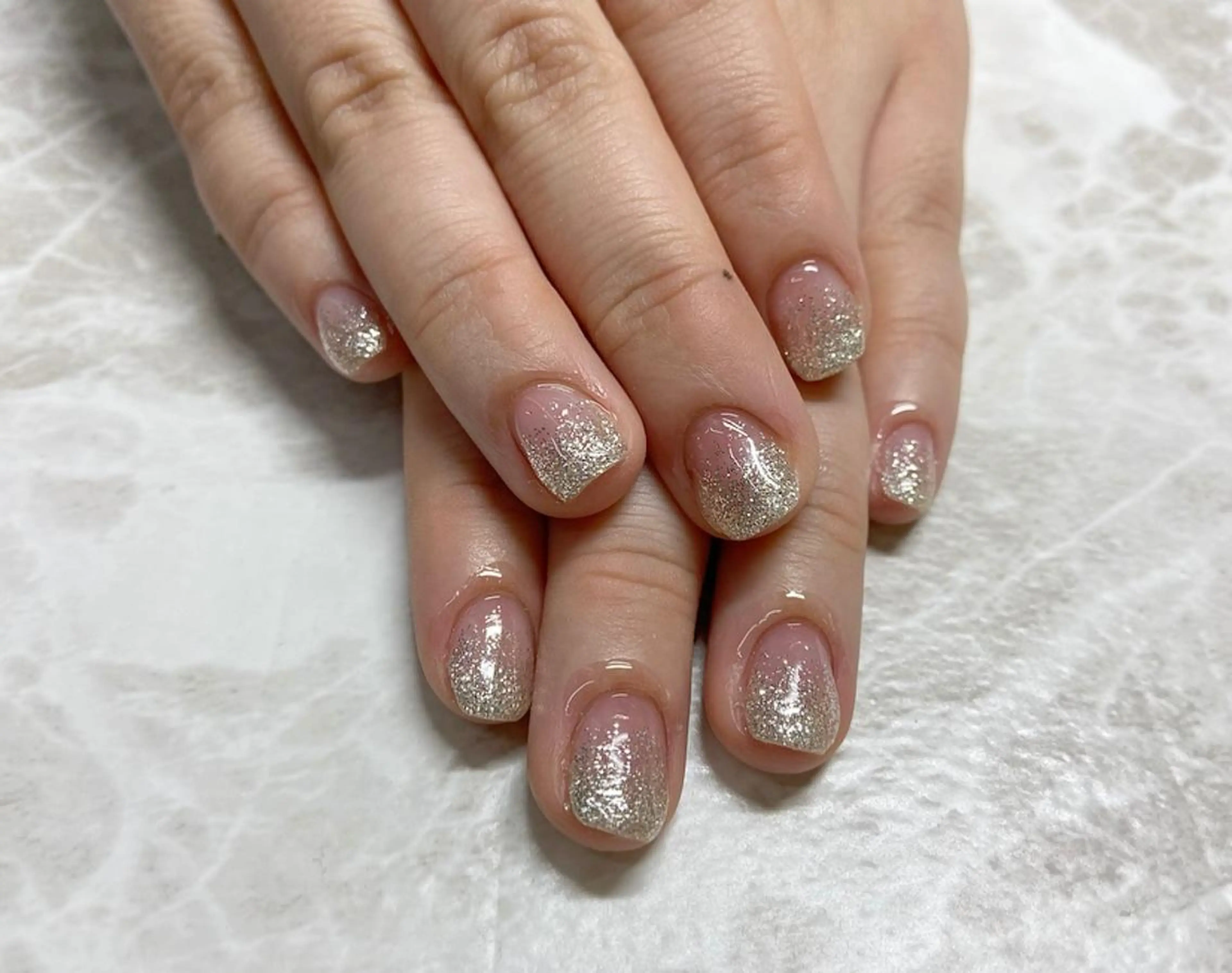 ネイル クリアネイル グラデーション ラメ(グリッター) ラメグラデーション シルバー 🧸熊谷 かほ🧸のネイルデザイン