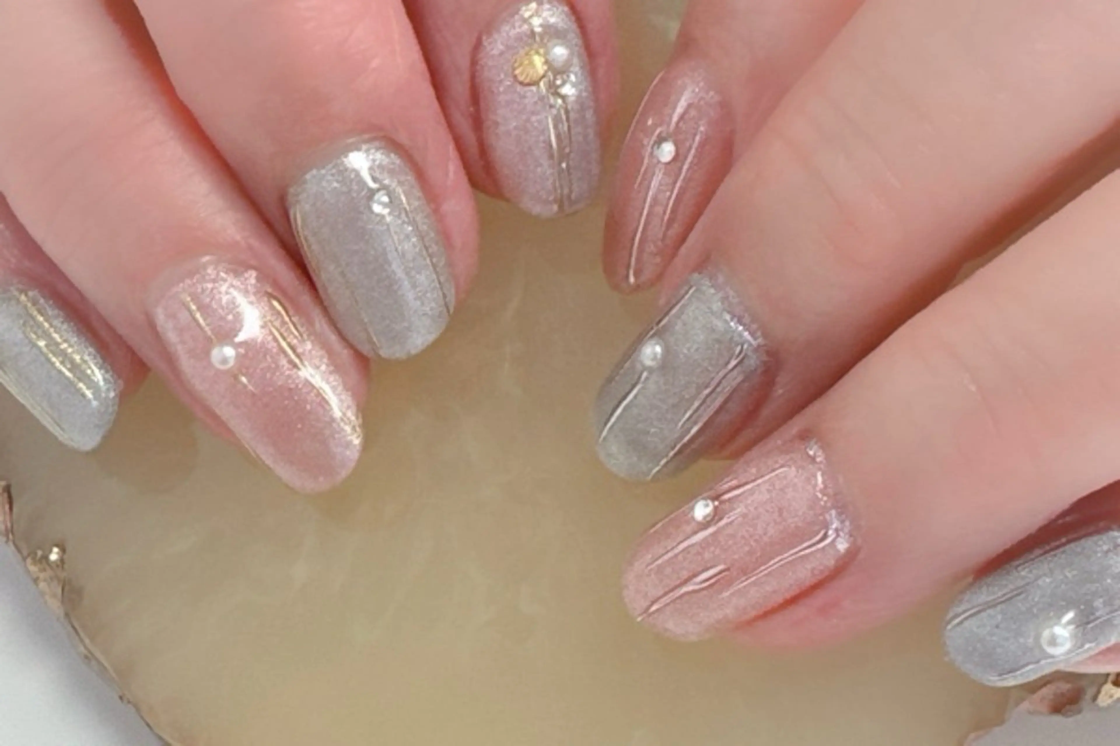 ネイル アートネイル ジェルネイル マグネットネイル ミラーネイル しみ えんのネイルデザイン