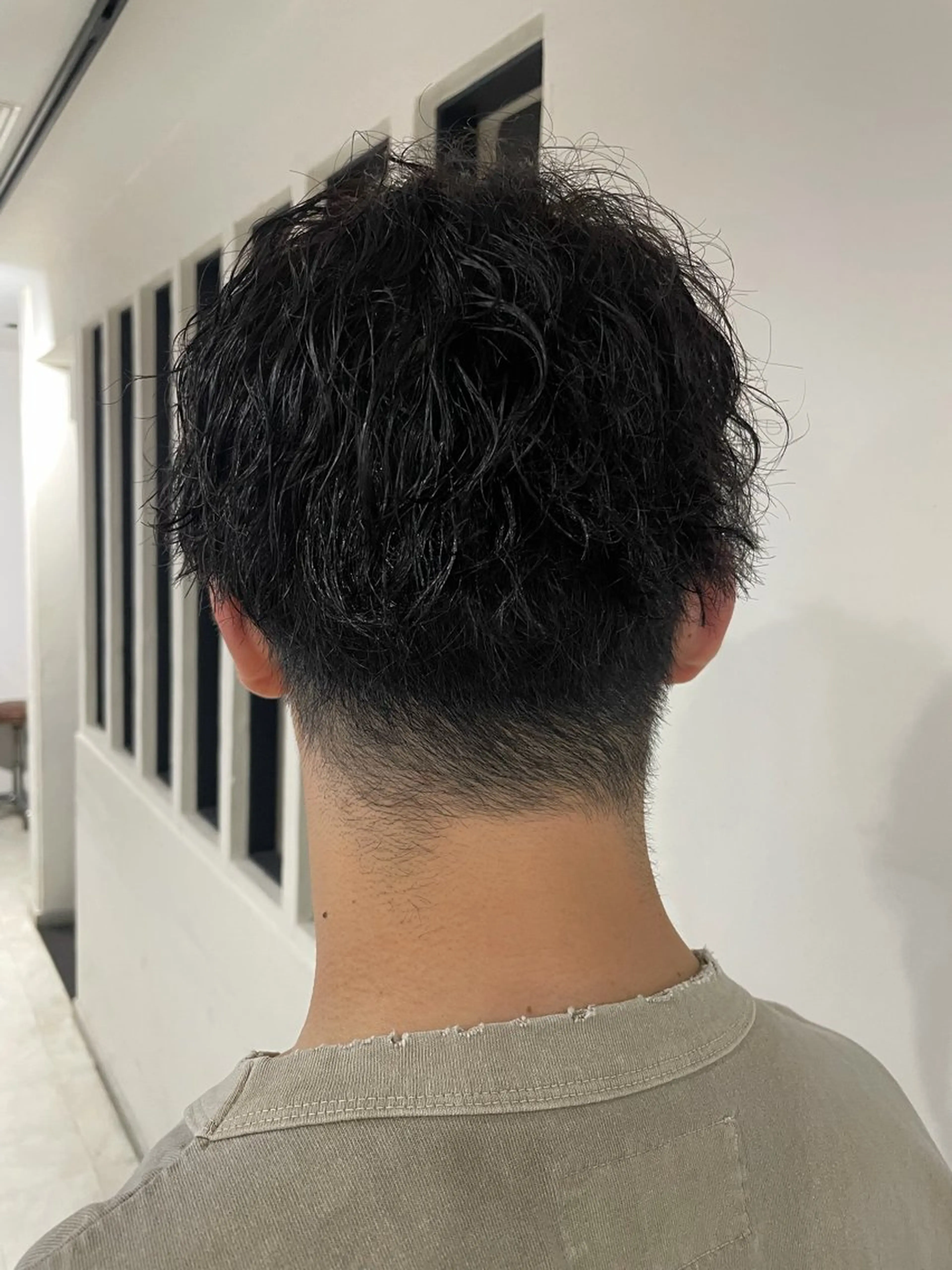 カラー メンズ メンズブリーチ ブリーチ 透明感カラー ブリーチなしカラー オリーブカラー ヘアカラー トリートメント 【NARVIS】本多 心美のヘアスタイル