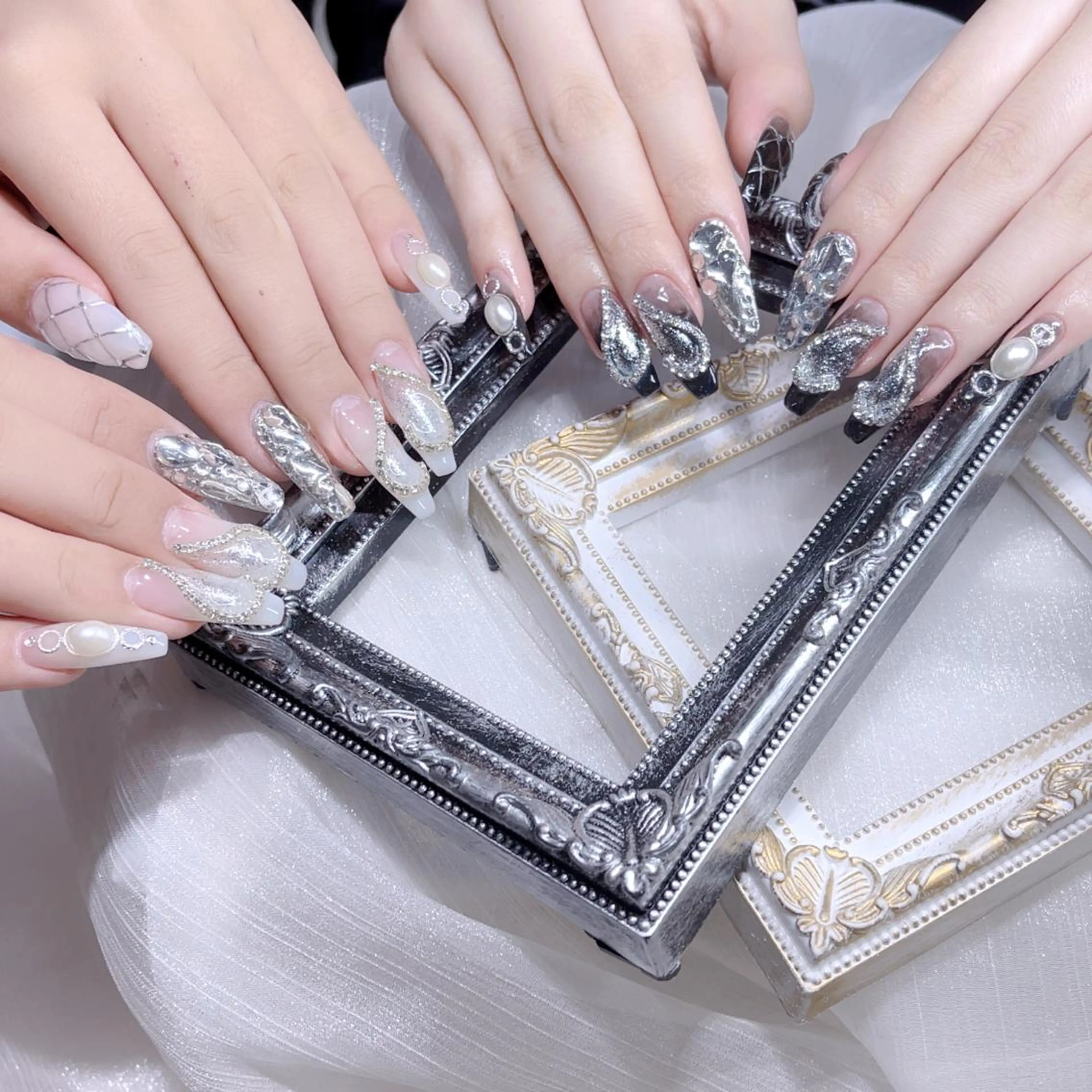 ネイル ハンドネイル Queens ciciのネイルデザイン